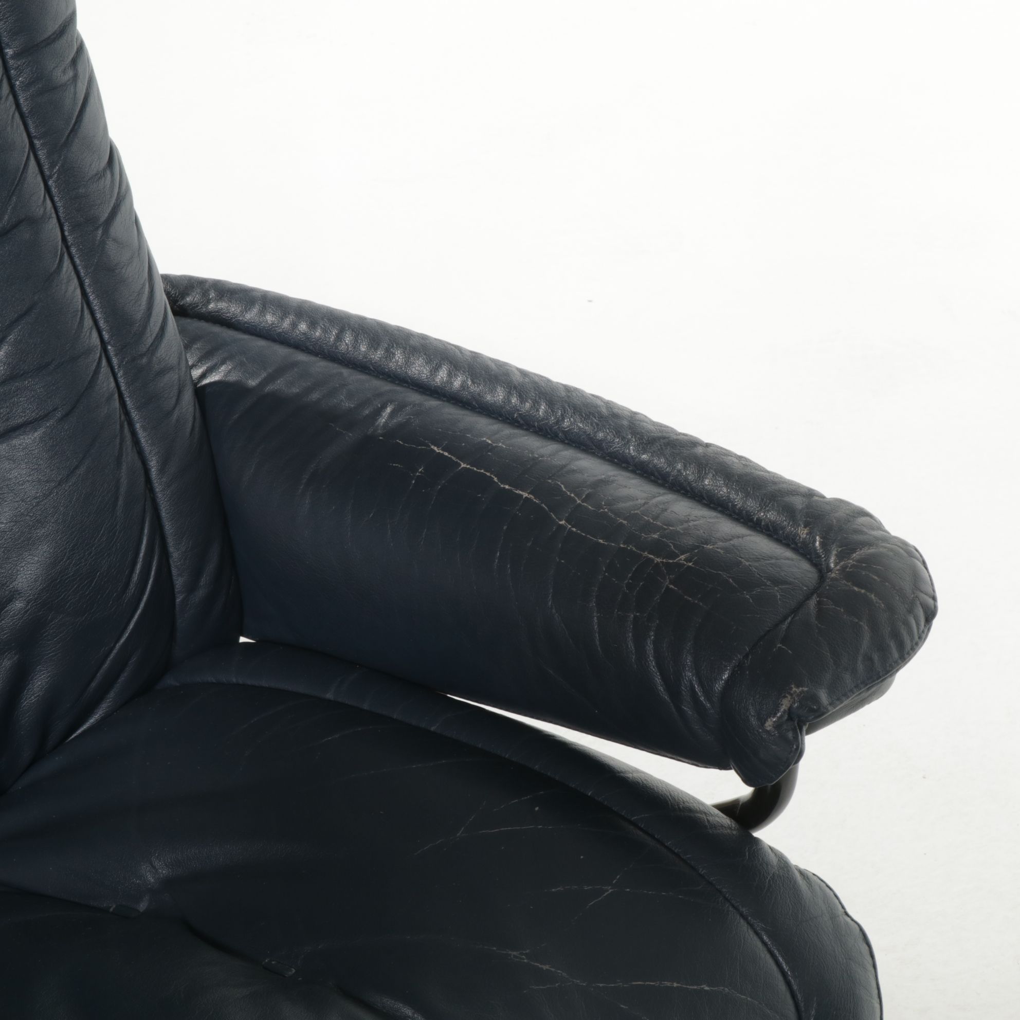 Ekornes Scandinavian Modern Formed Wood Leather Lounge Chair