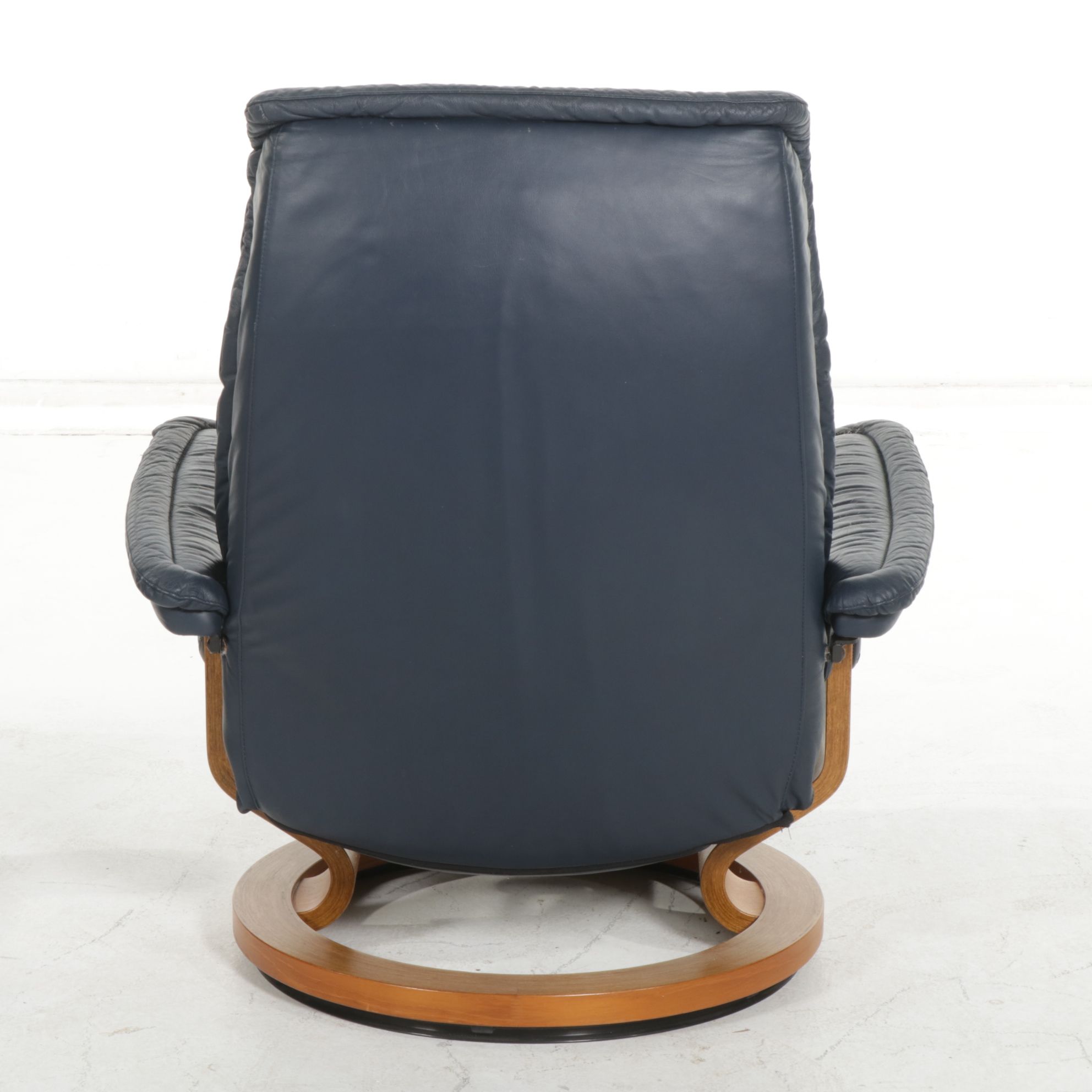 Ekornes Scandinavian Modern Formed Wood Leather Lounge Chair