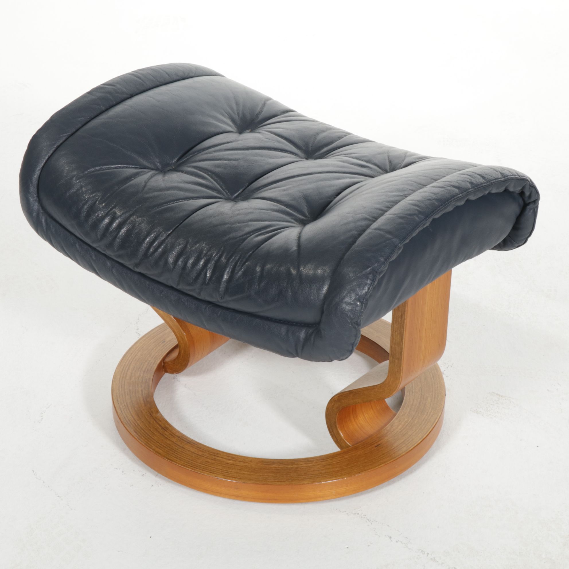 Ekornes Scandinavian Modern Formed Wood Leather Lounge Chair