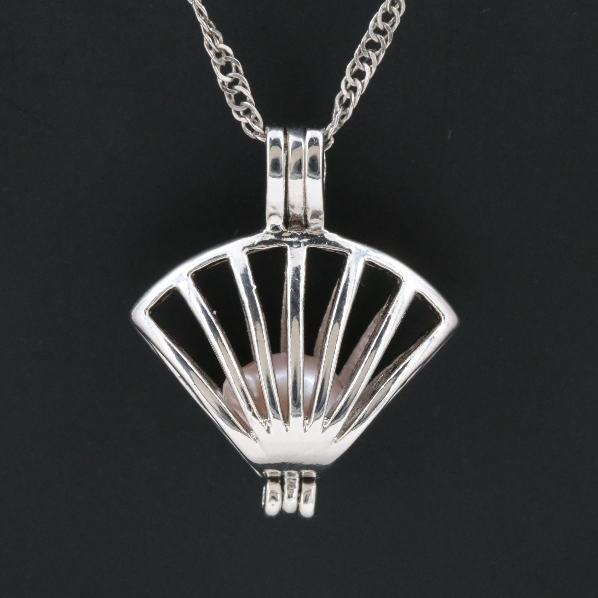 Shell Cage Pendant Necklace with Pearl