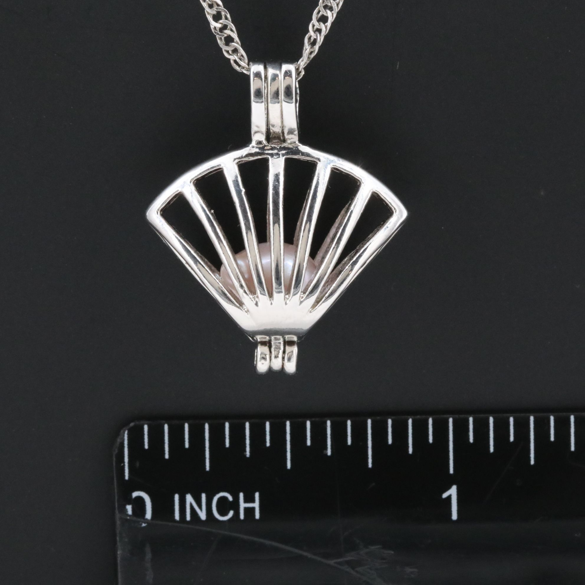 Shell Cage Pendant Necklace with Pearl