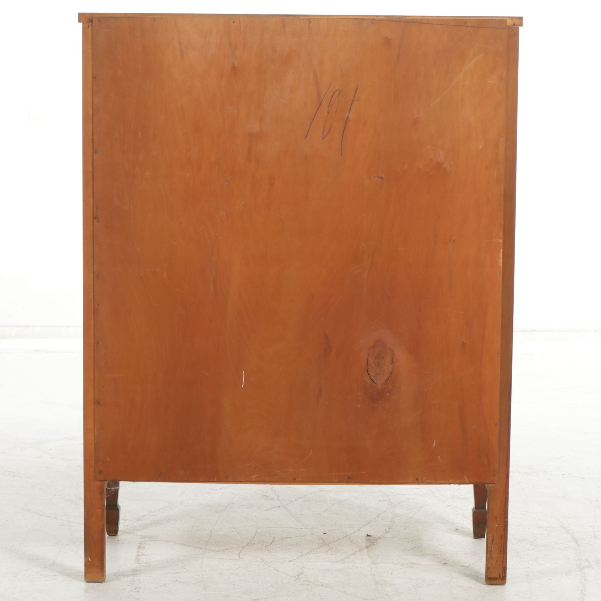 Hepplewhite Style Mahogany Bow Front Chest of Drawers, Early to Mid-20th Century