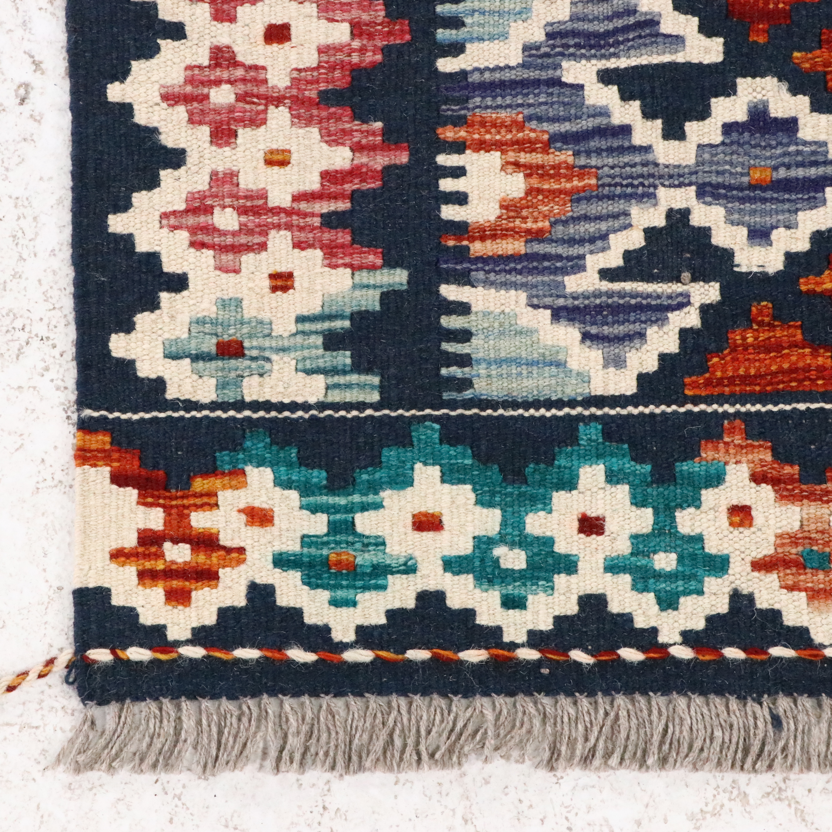 5'9 x 8'4 Handwoven Pakistani Kilim Area Rug