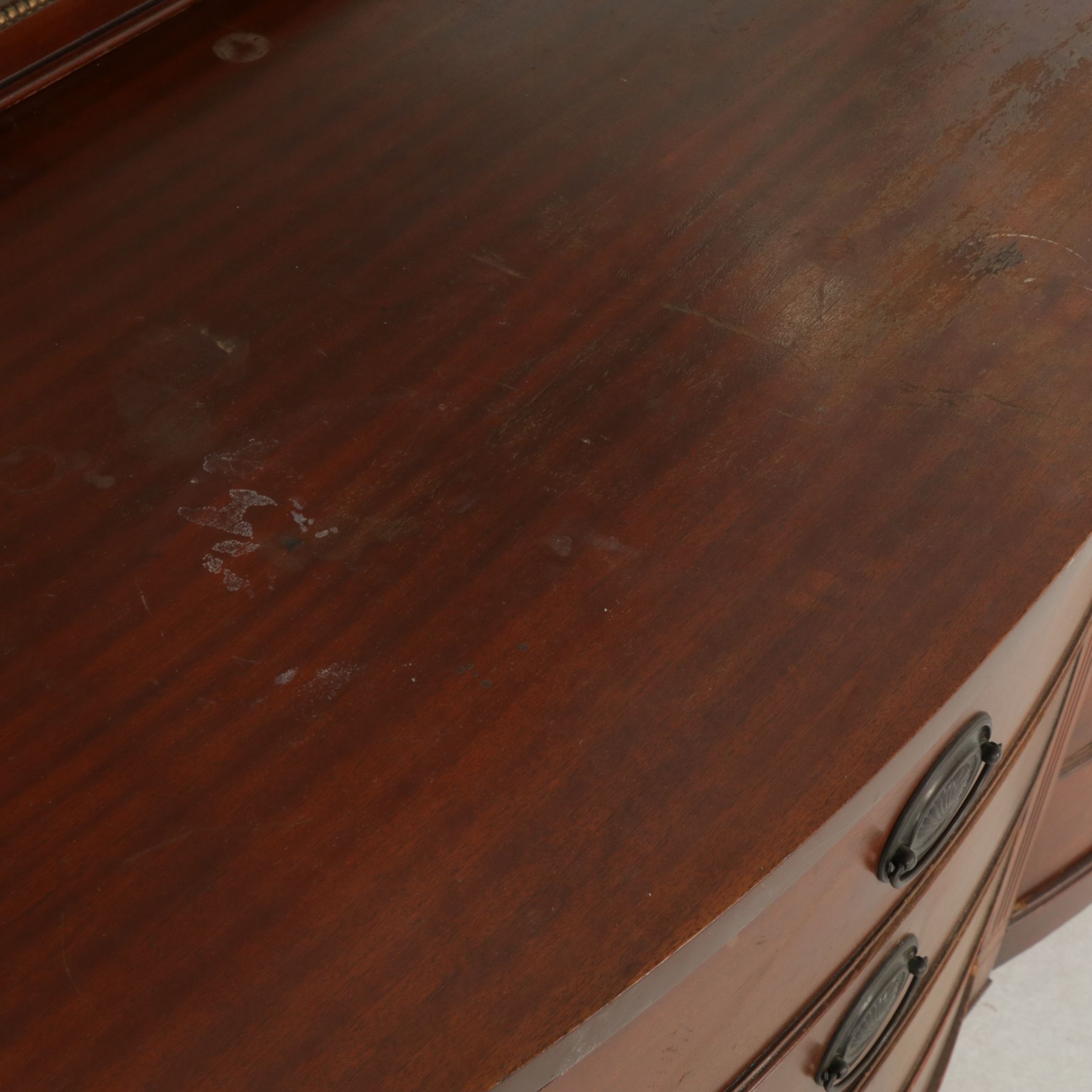 Dixie Hepplewhite Style Mahogany Dresser and Mirror, Early to Mid-20th Century