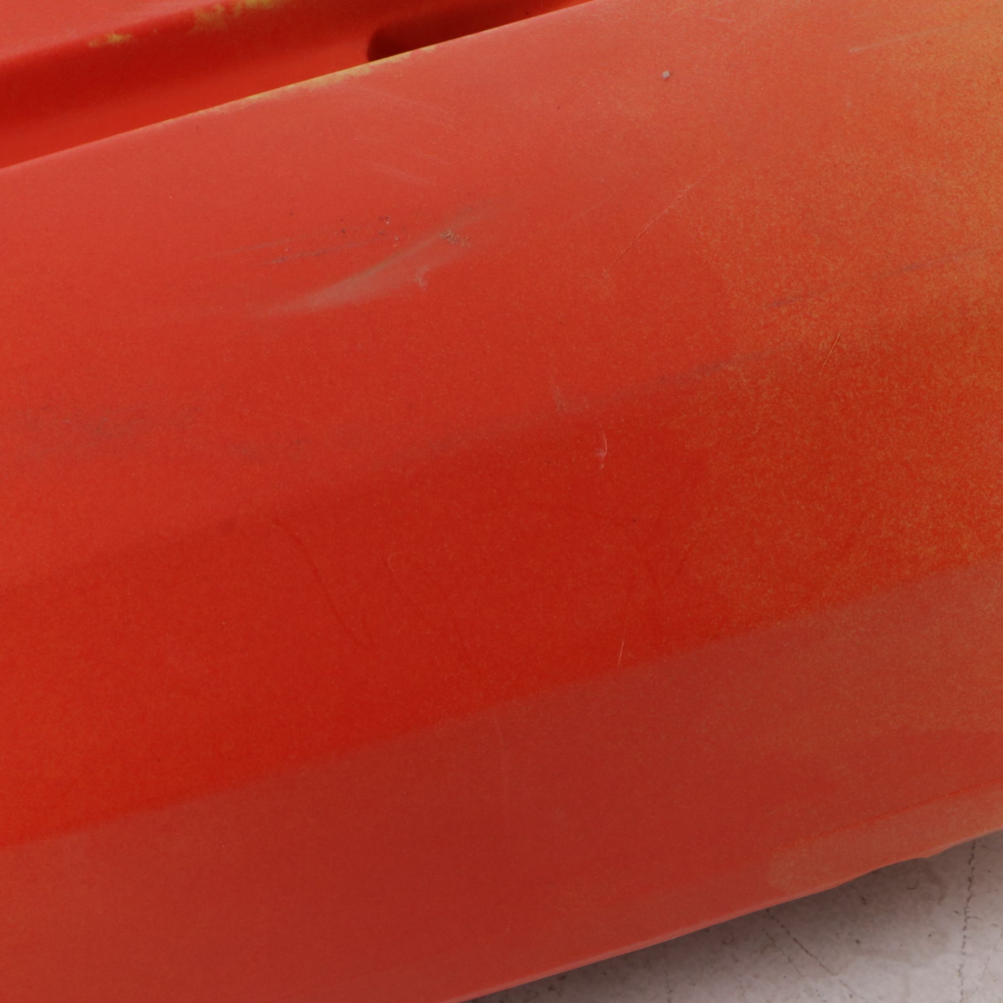 Wilderness Systems Tarpon 105 Kayak in Mango with Pair of Oars