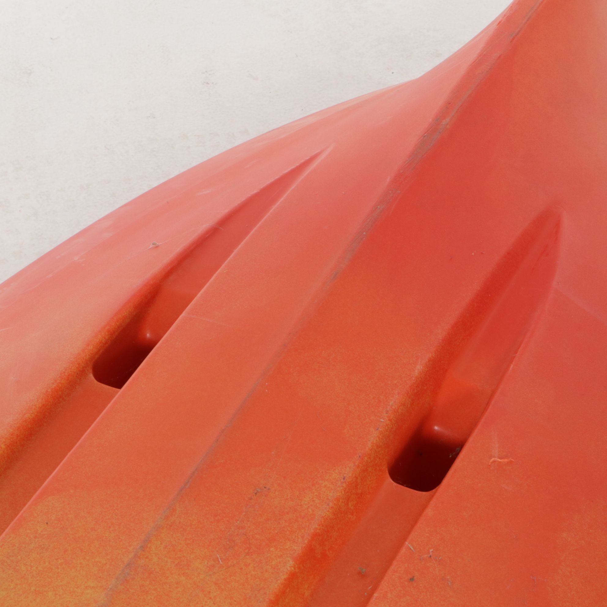 Wilderness Systems Tarpon 105 Kayak in Mango with Pair of Oars