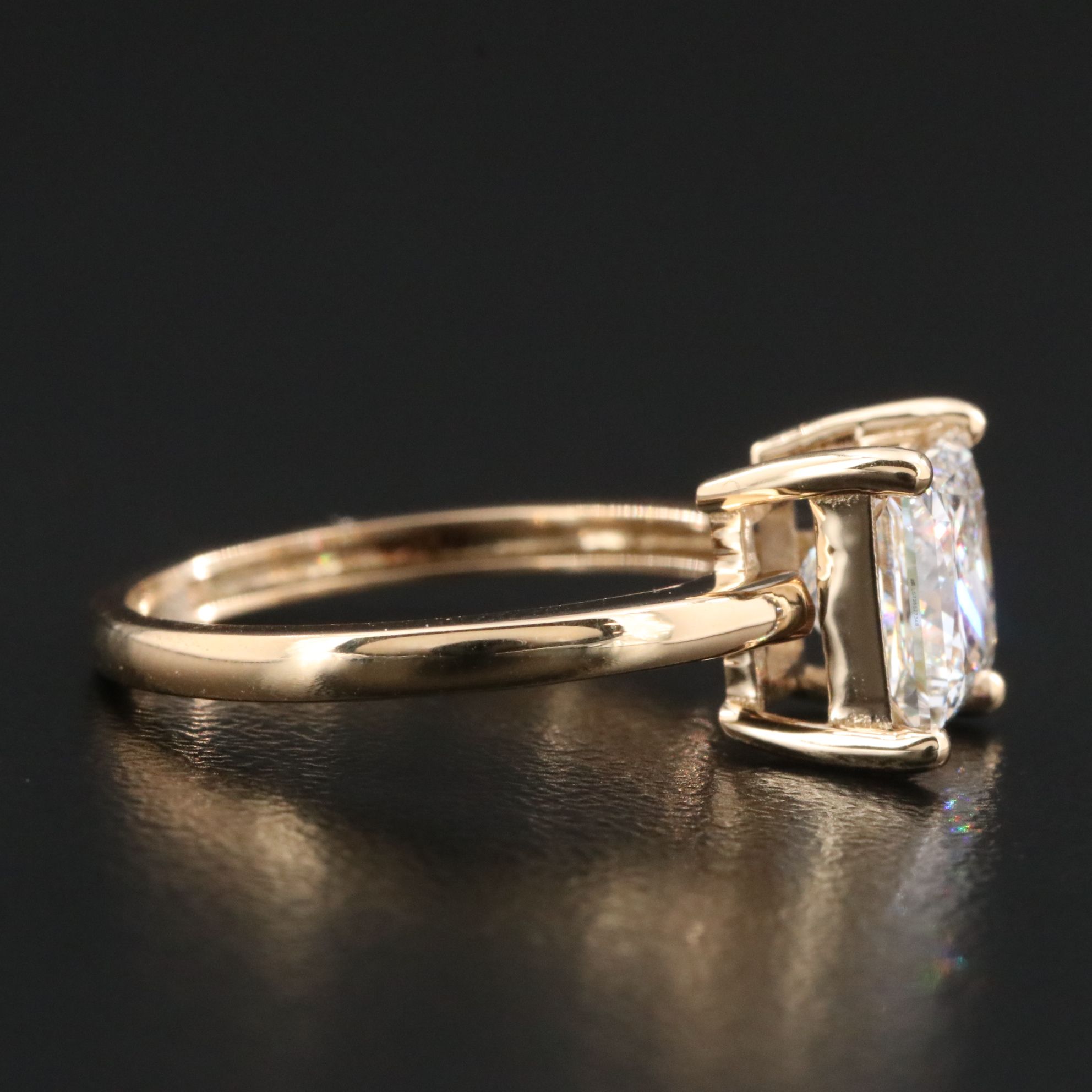 18K 1.87 CT Lab Grown Diamond Solitaire Ring with IGI Report