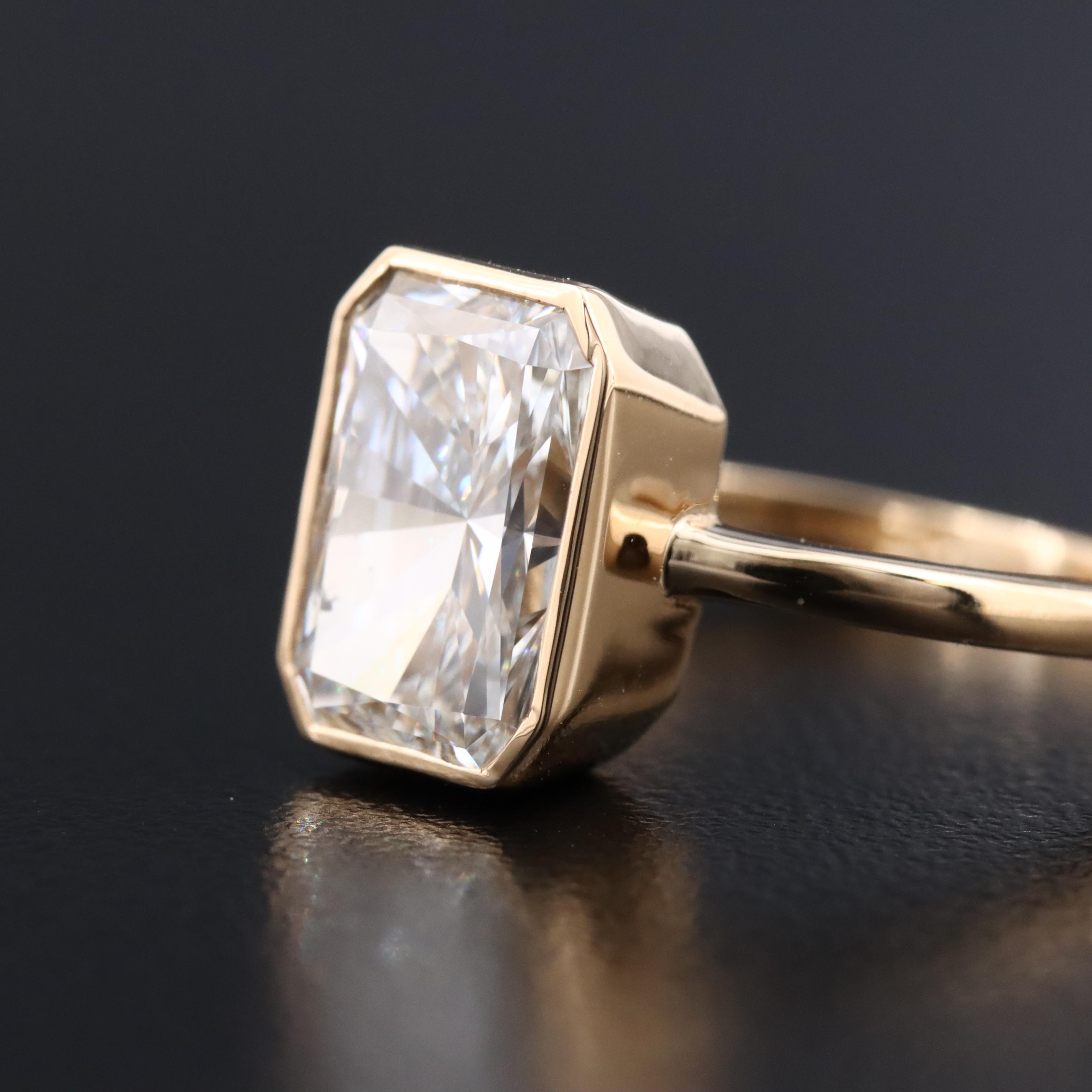 18K 2.97 CT Lab Grown Diamond Solitaire Ring with IGI Report