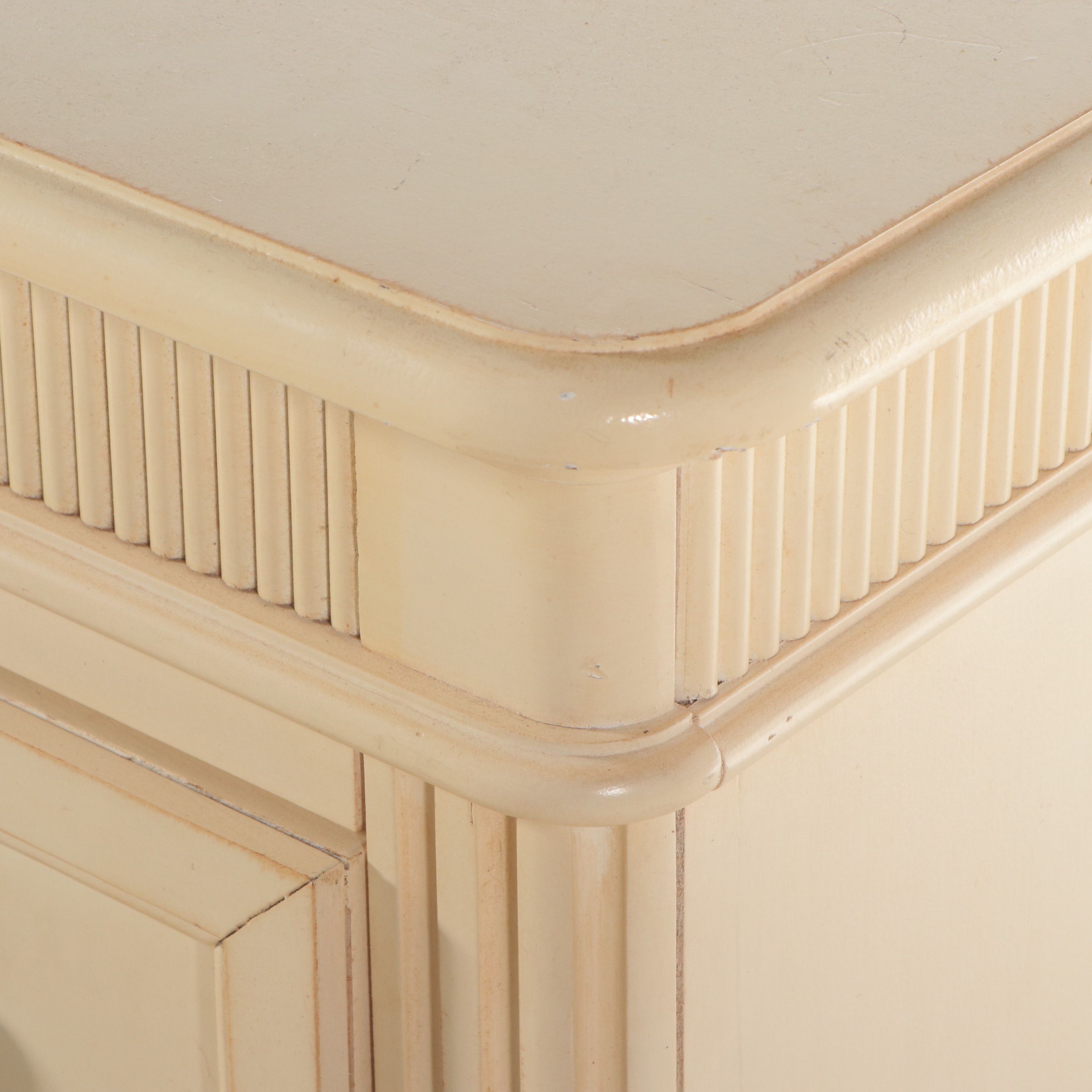 Traditional Style Painted Wood Five-Drawer Chest