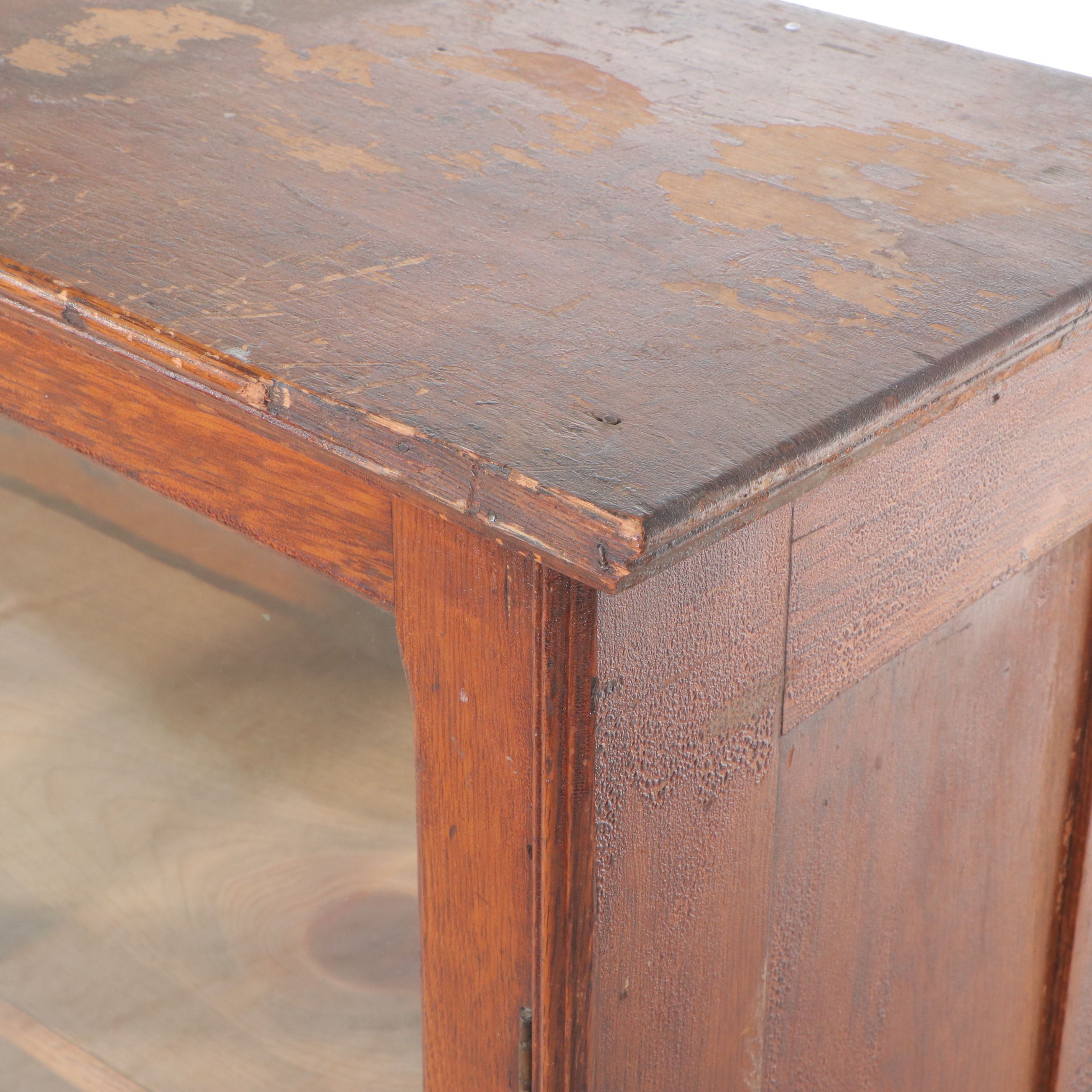 Antique Traditional Style Oak Display Cabinet