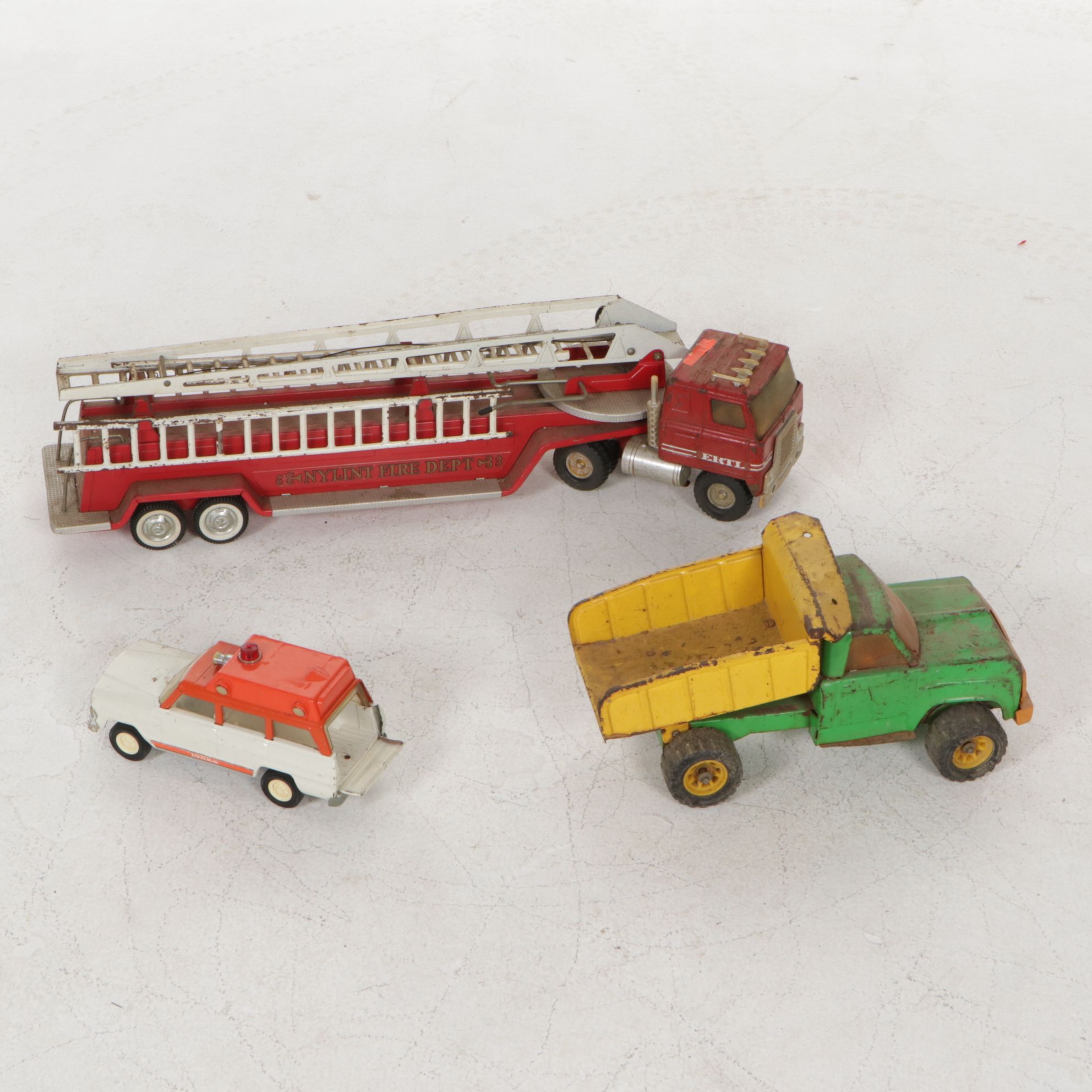 Tonka Red Fire Engine, Green Dump Truck and Jeep Wagoneer Rescue Ambulance