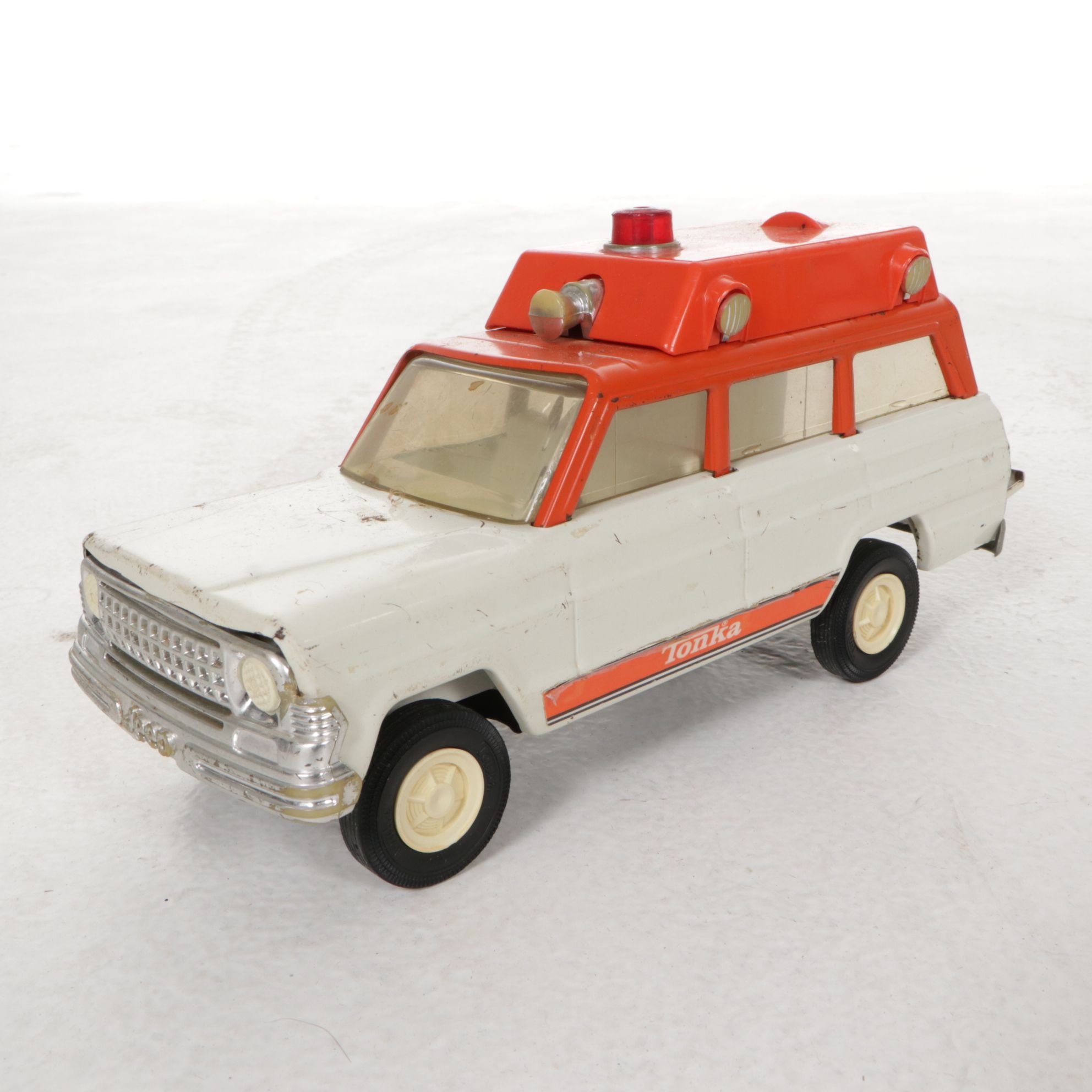 Tonka Red Fire Engine, Green Dump Truck and Jeep Wagoneer Rescue Ambulance