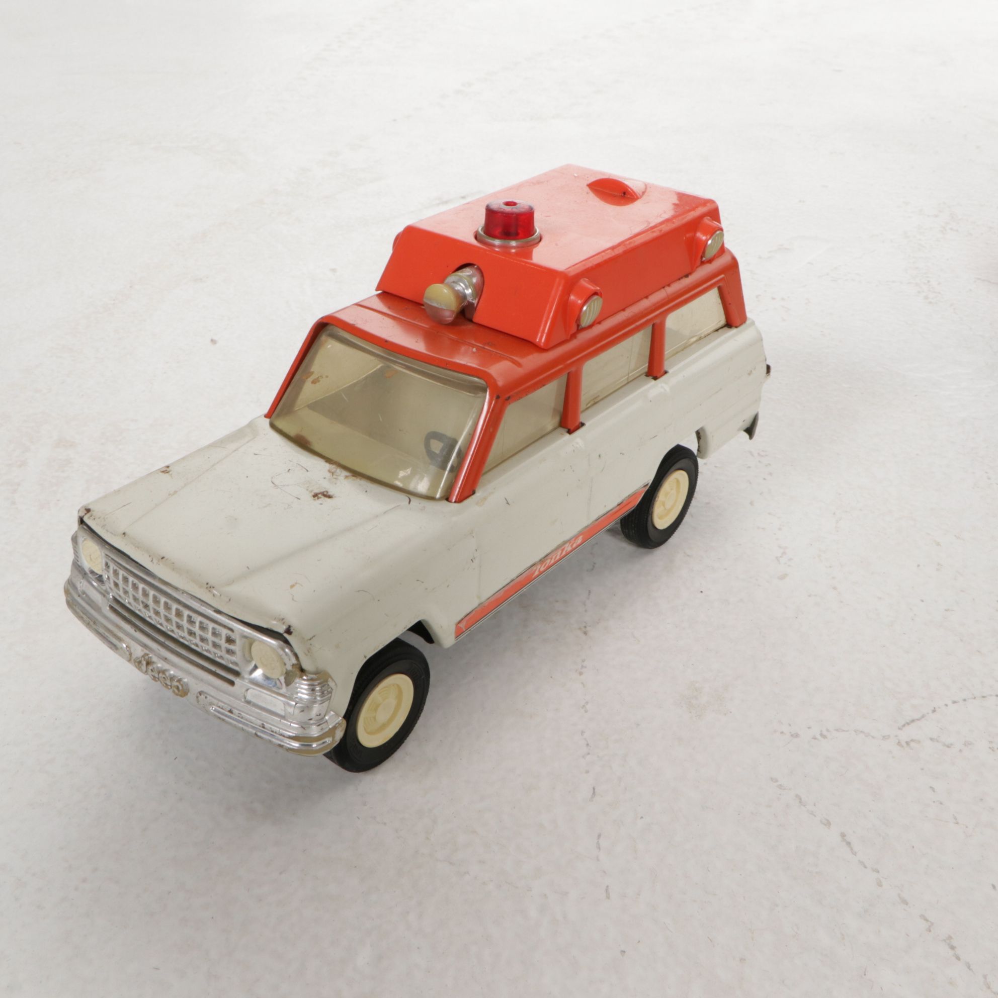 Tonka Red Fire Engine, Green Dump Truck and Jeep Wagoneer Rescue Ambulance