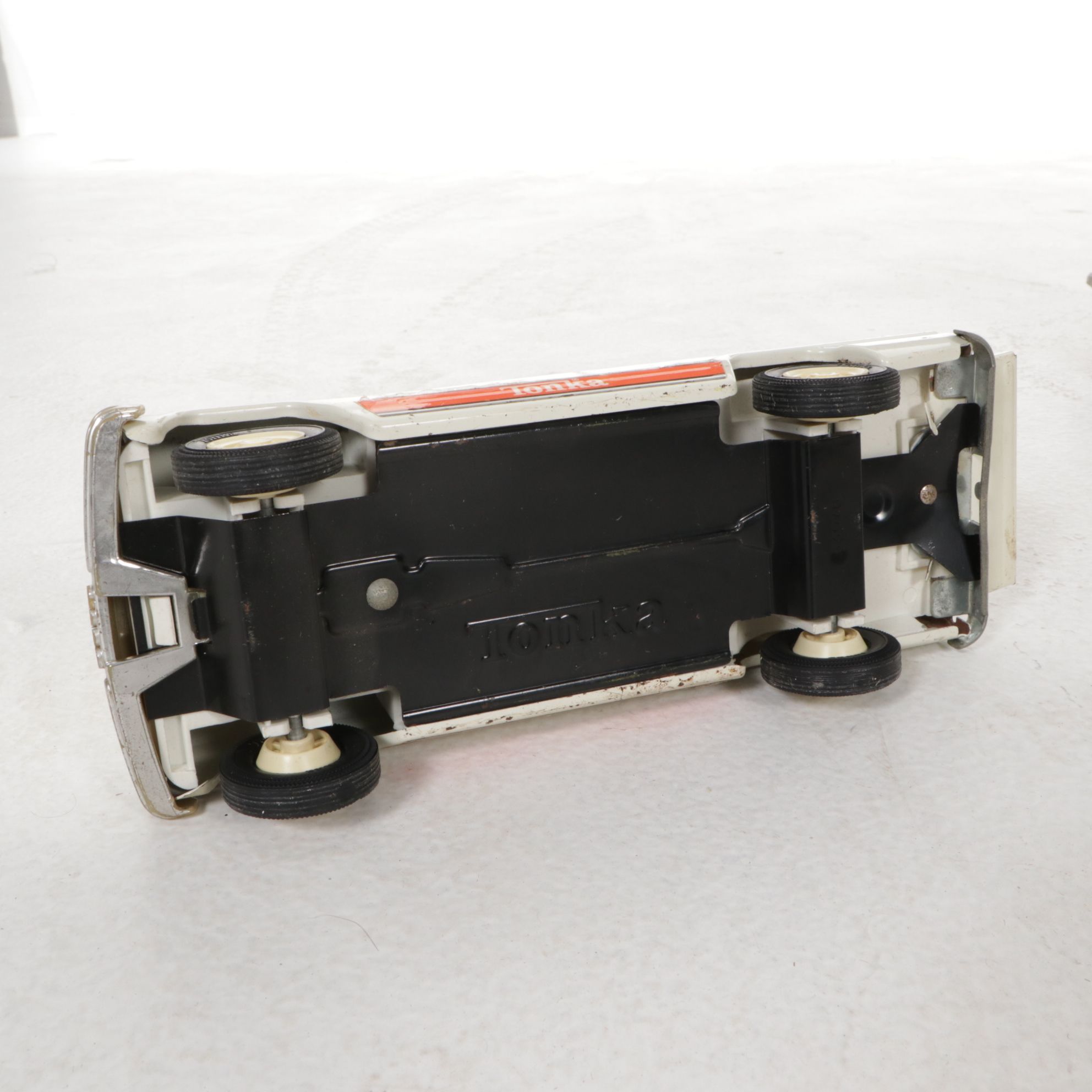 Tonka Red Fire Engine, Green Dump Truck and Jeep Wagoneer Rescue Ambulance