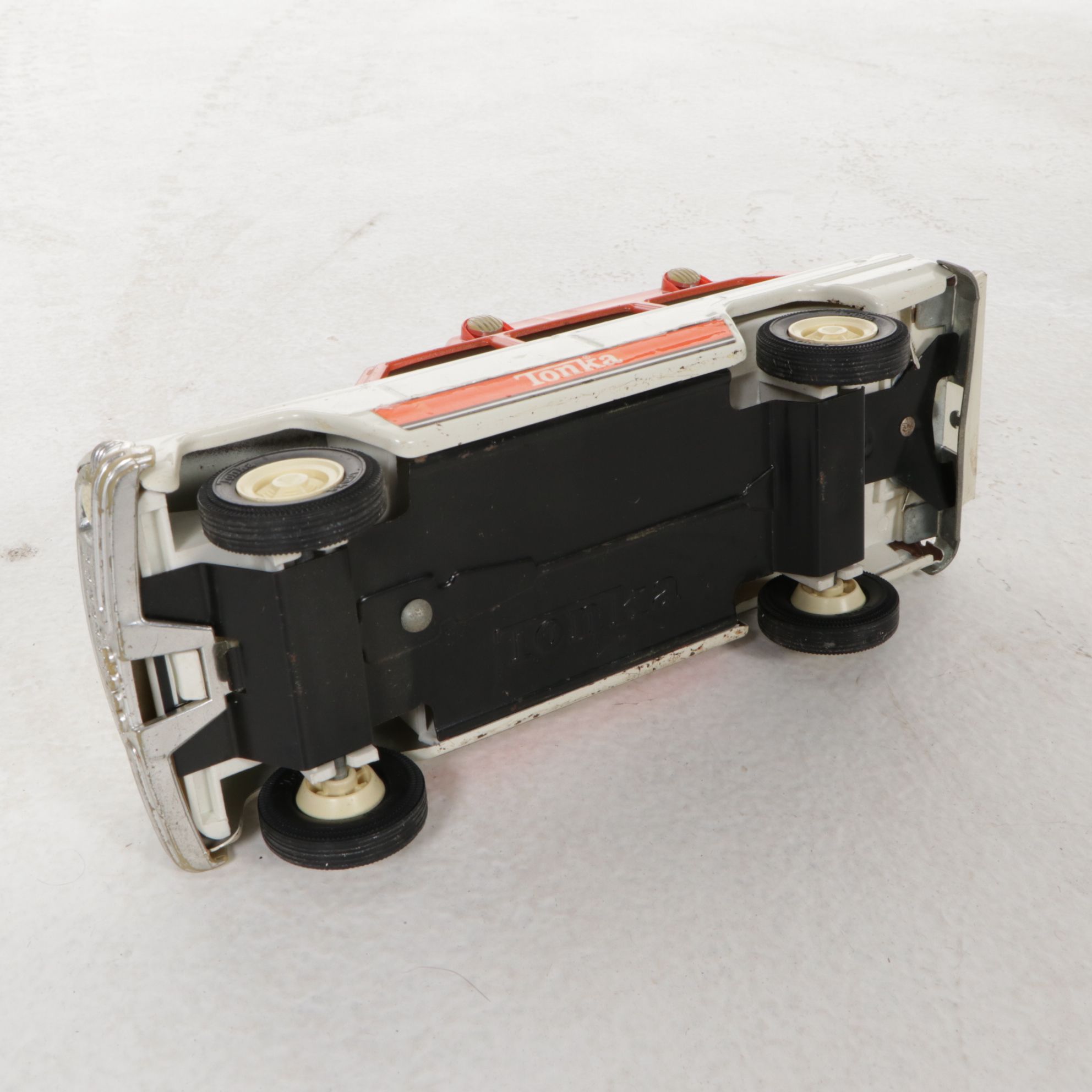 Tonka Red Fire Engine, Green Dump Truck and Jeep Wagoneer Rescue Ambulance