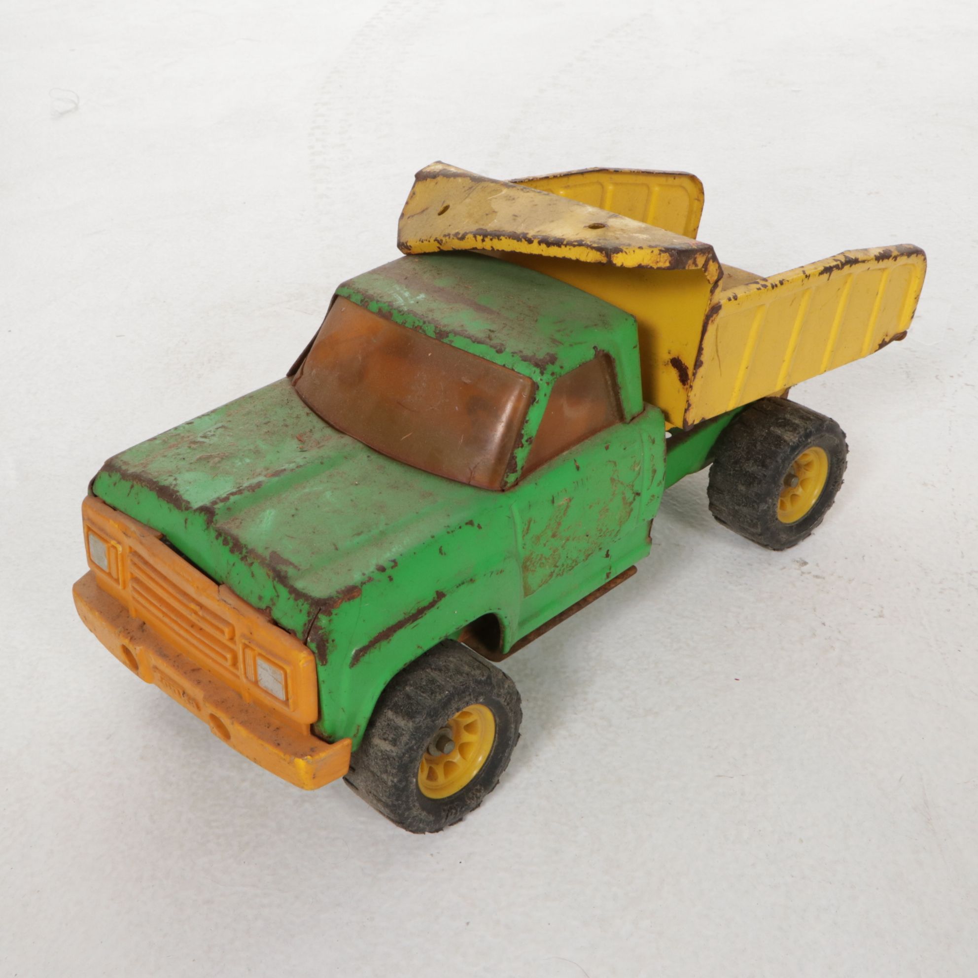 Tonka Red Fire Engine, Green Dump Truck and Jeep Wagoneer Rescue Ambulance