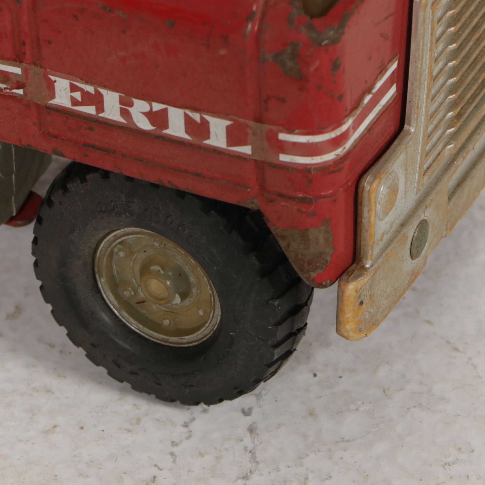 Tonka Red Fire Engine, Green Dump Truck and Jeep Wagoneer Rescue Ambulance