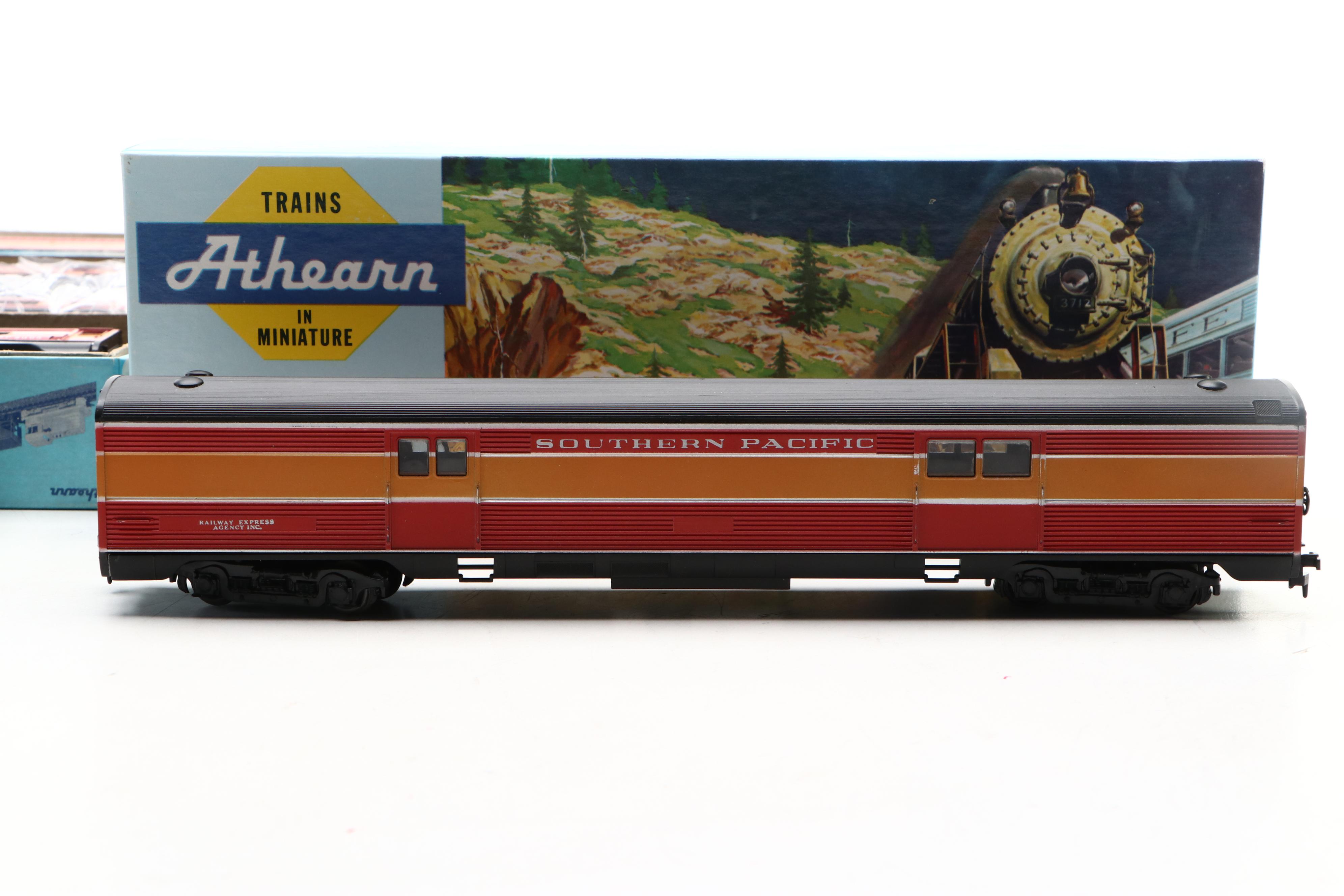 Athearn HO Scale Southern Pacific Diesel Locomotives with Passenger Cars