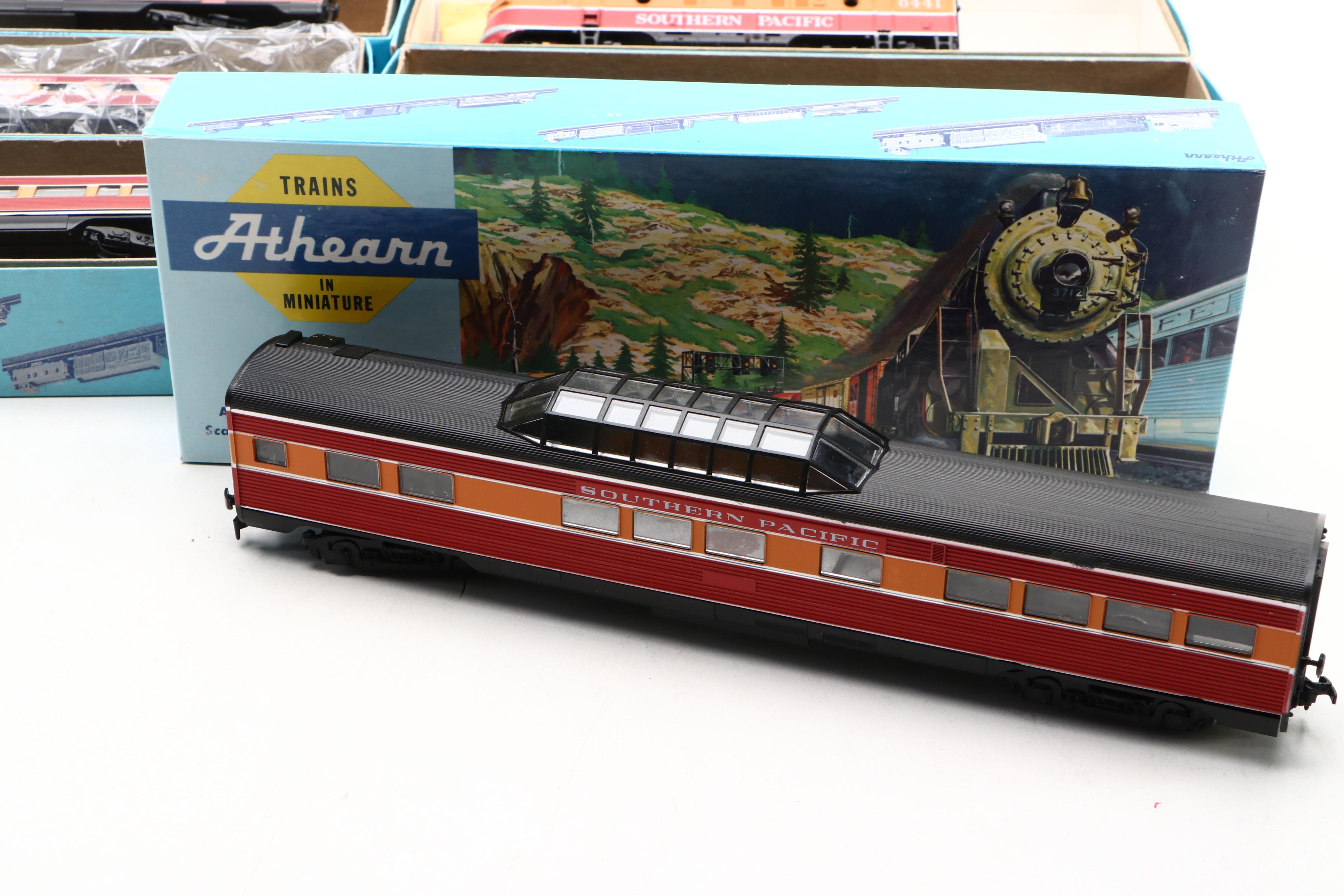 Athearn HO Scale Southern Pacific Diesel Locomotives with Passenger Cars