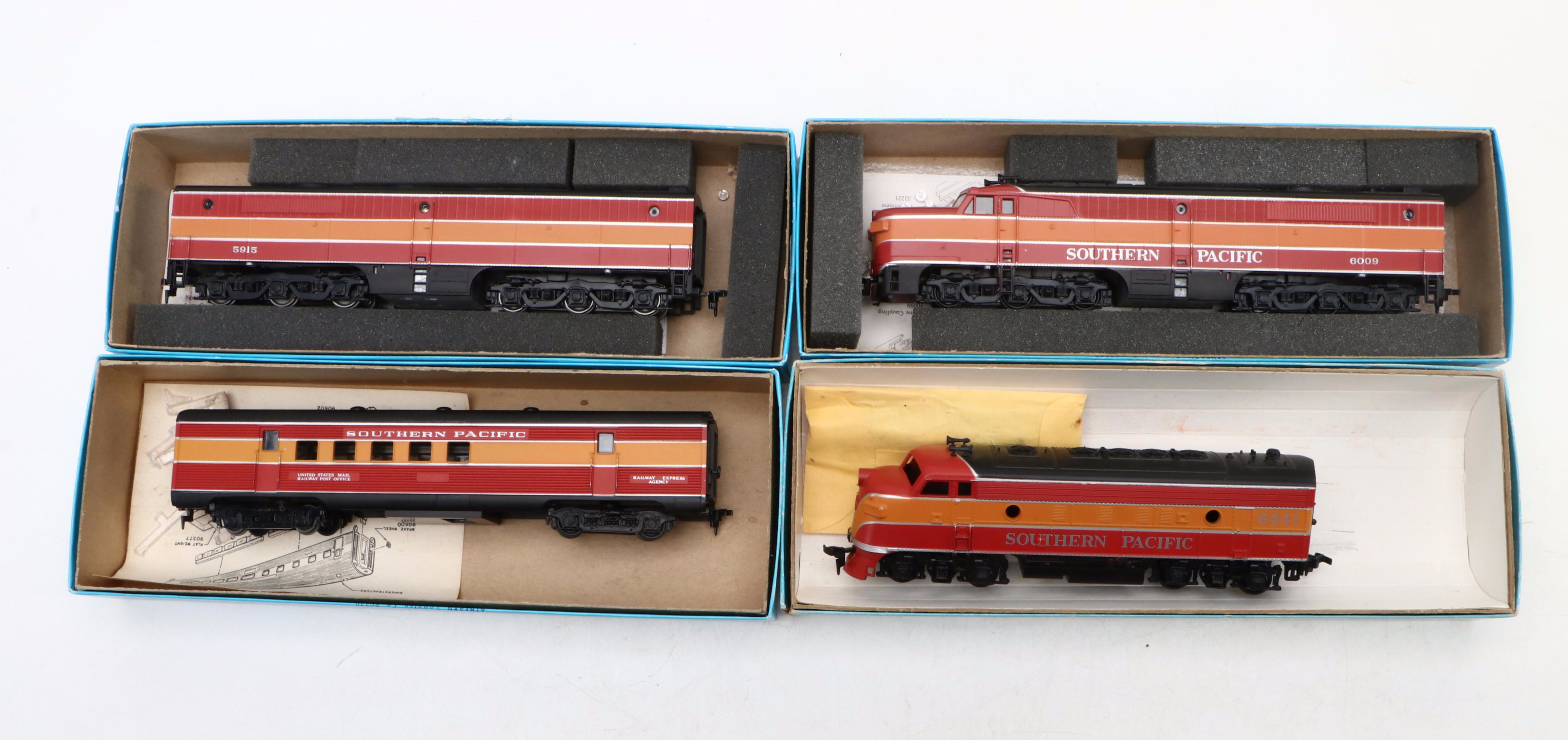 Athearn HO Scale Southern Pacific Diesel Locomotives with Passenger Cars