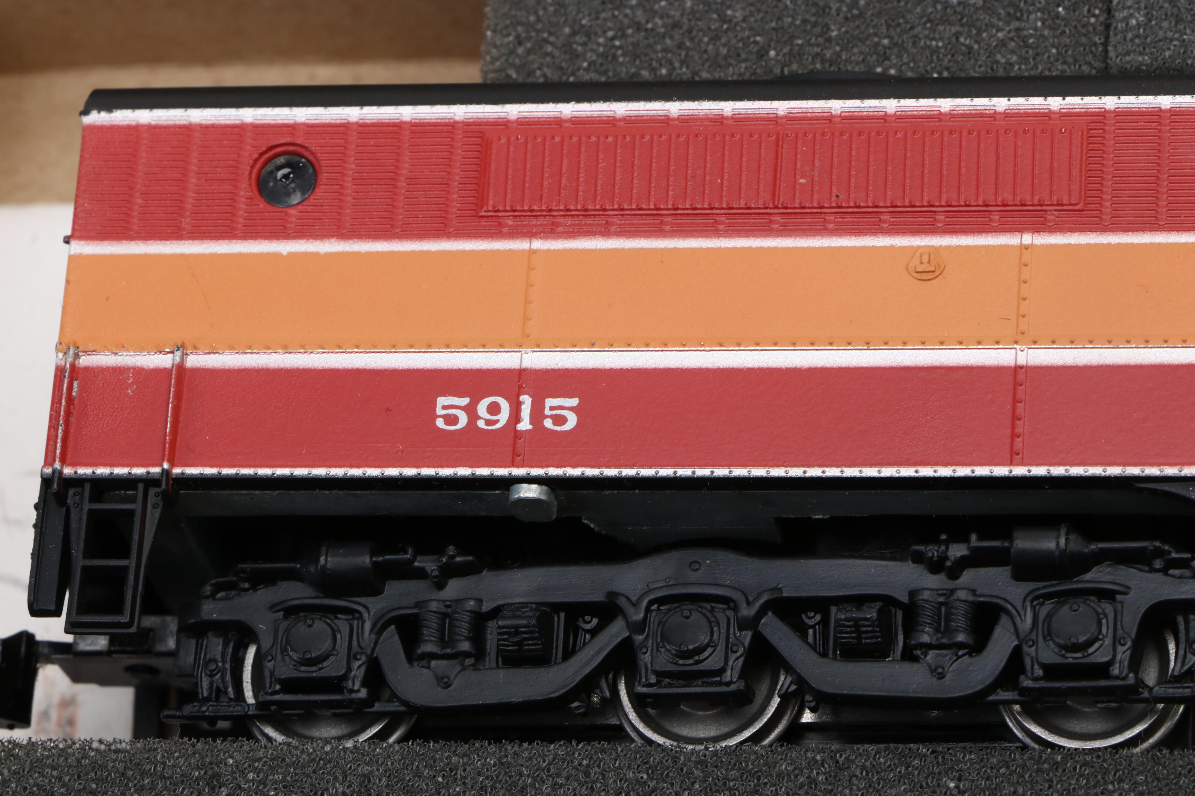 Athearn HO Scale Southern Pacific Diesel Locomotives with Passenger Cars