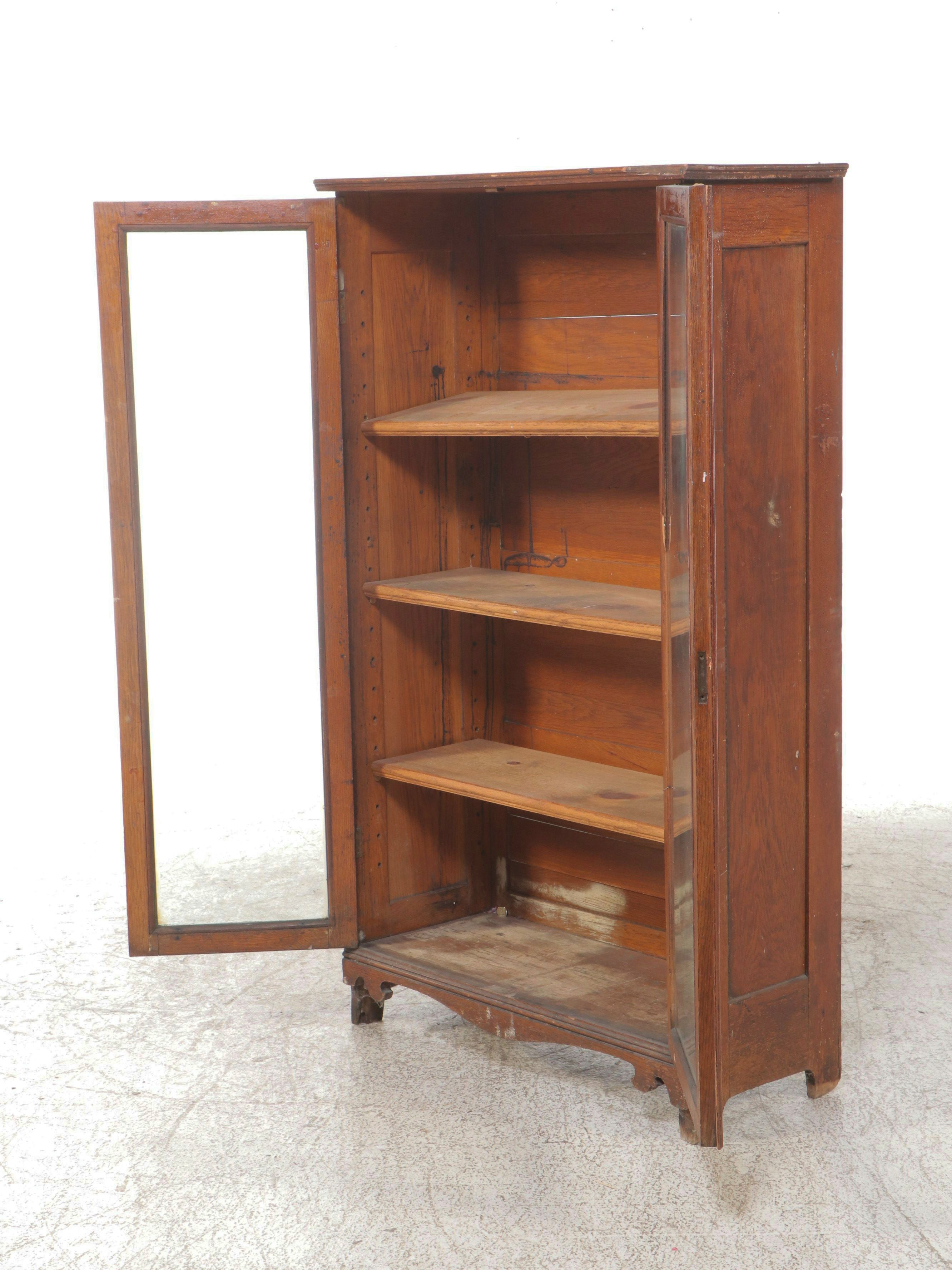 Antique Traditional Style Oak Display Cabinet