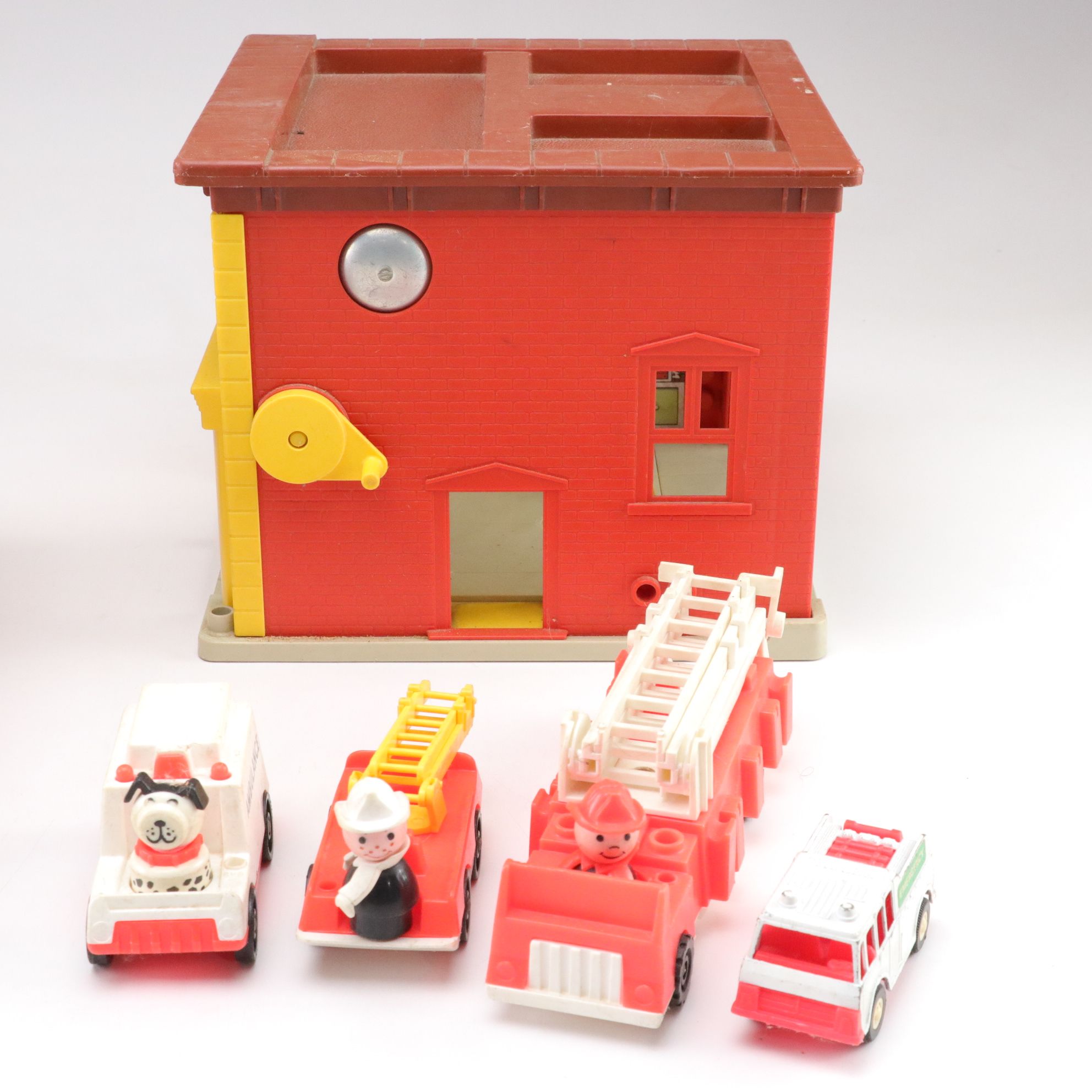 Fisher-Price Chatter Telephone with Farmhouse & Fire Station Play Sets