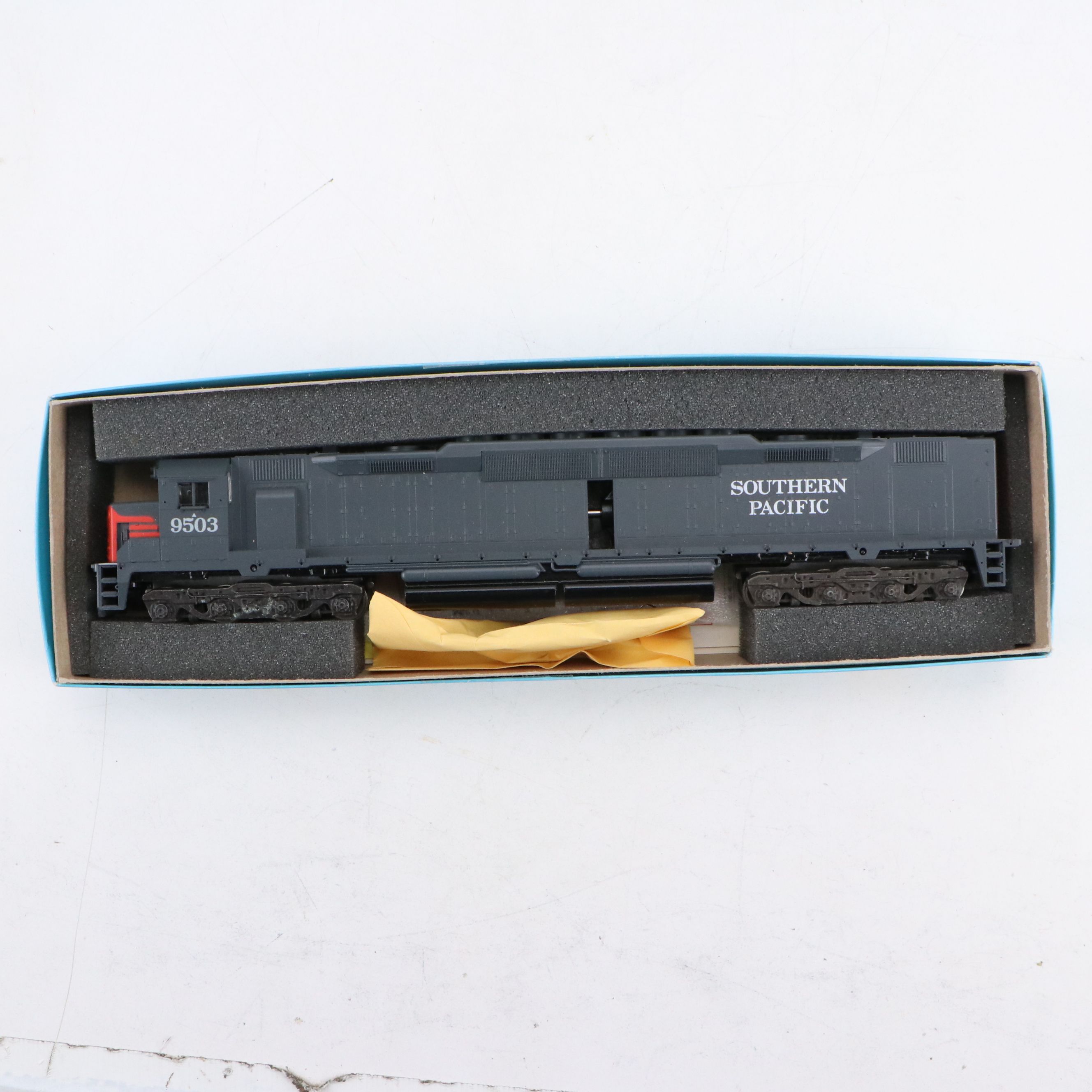 Athearn HO Scale Southern Pacific Locomotives with Passenger and Box Cars