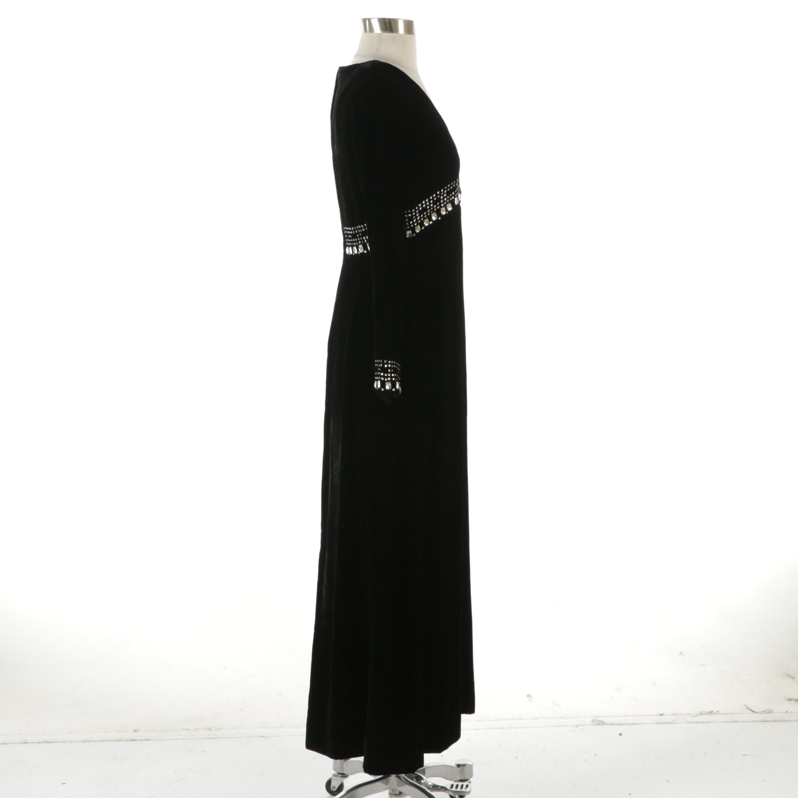 Crystal Rhinestone Embellished Black Velvet Evening Dress with V-Cut Neckline