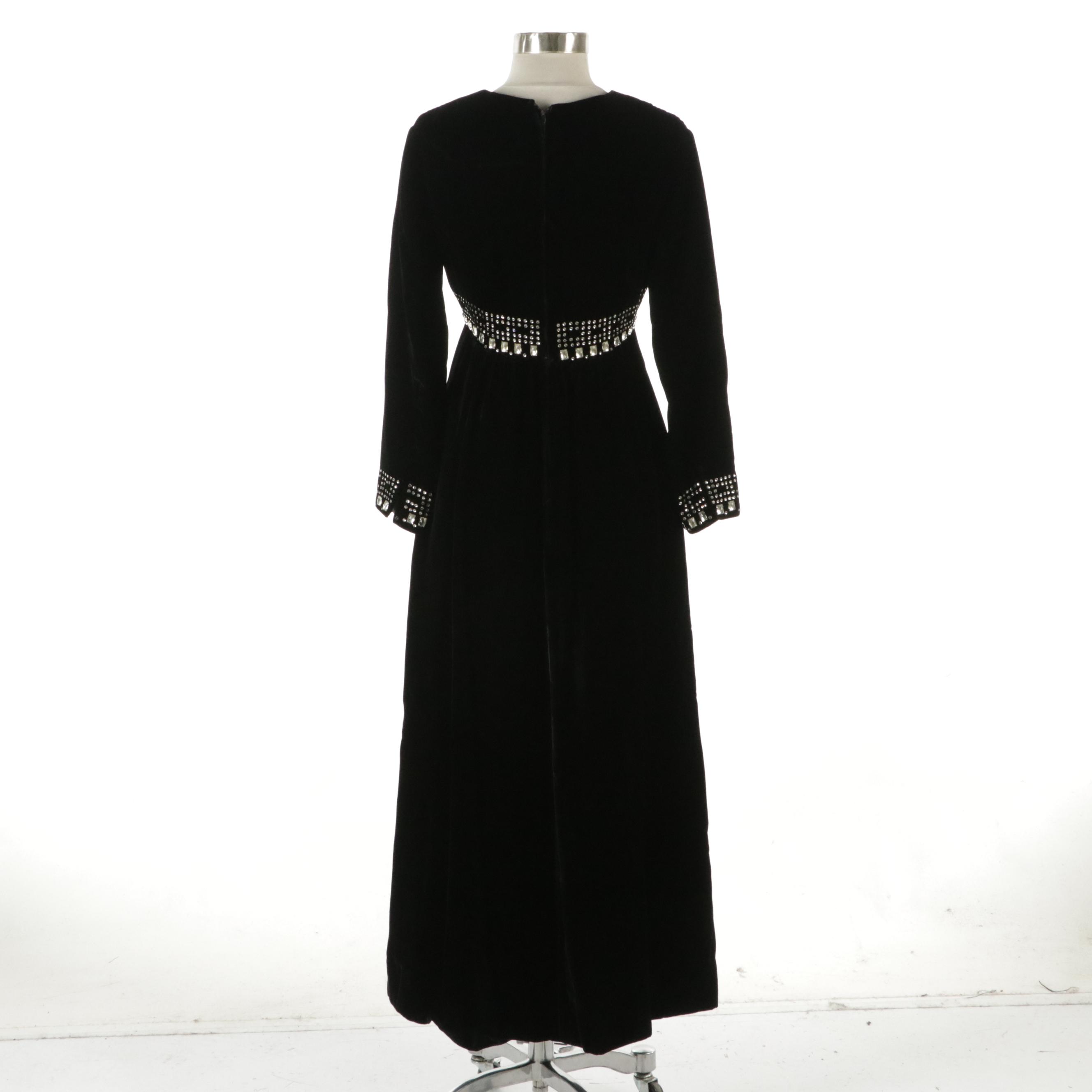 Crystal Rhinestone Embellished Black Velvet Evening Dress with V-Cut Neckline