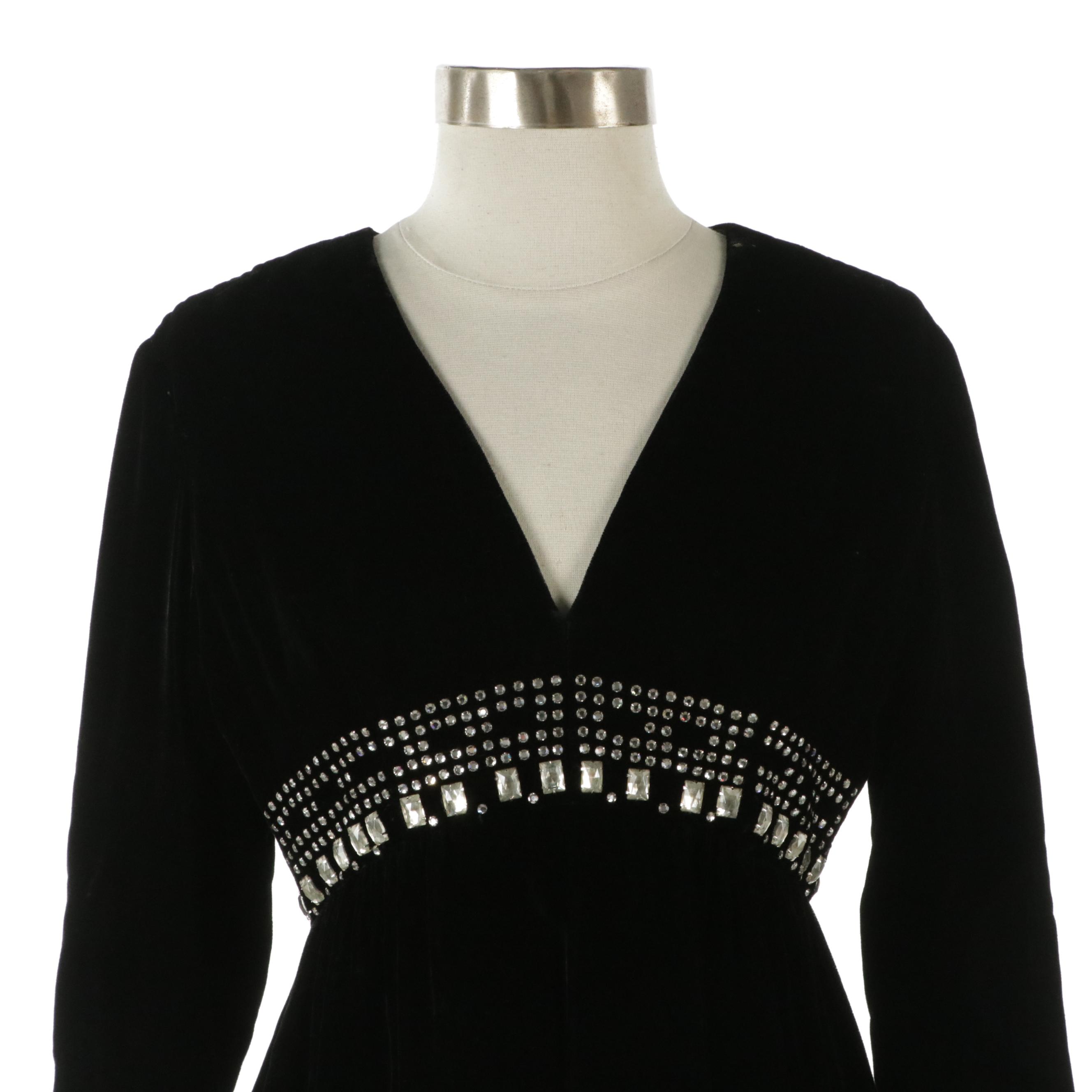 Crystal Rhinestone Embellished Black Velvet Evening Dress with V-Cut Neckline