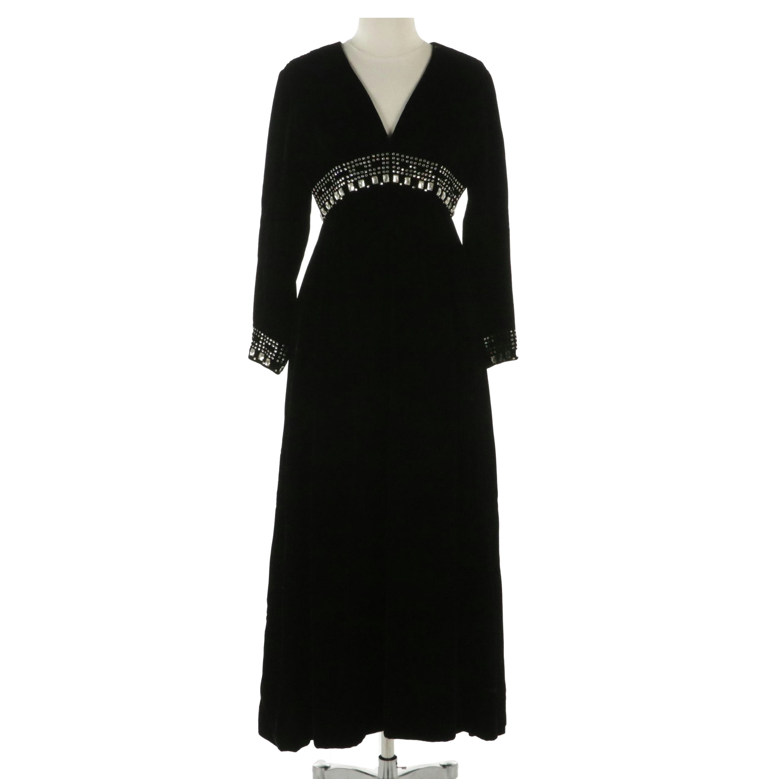 Crystal Rhinestone Embellished Black Velvet Evening Dress with V-Cut Neckline