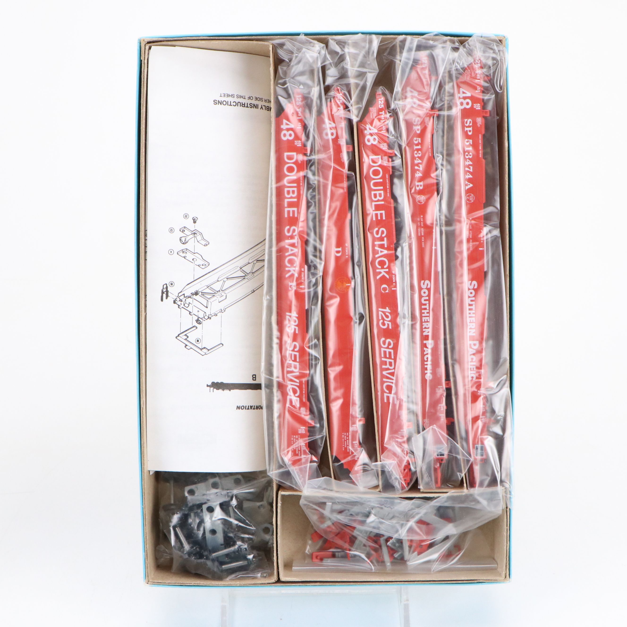 Athearn HO Scale Southern Pacific Locomotive with Other Caboose and Box Cars