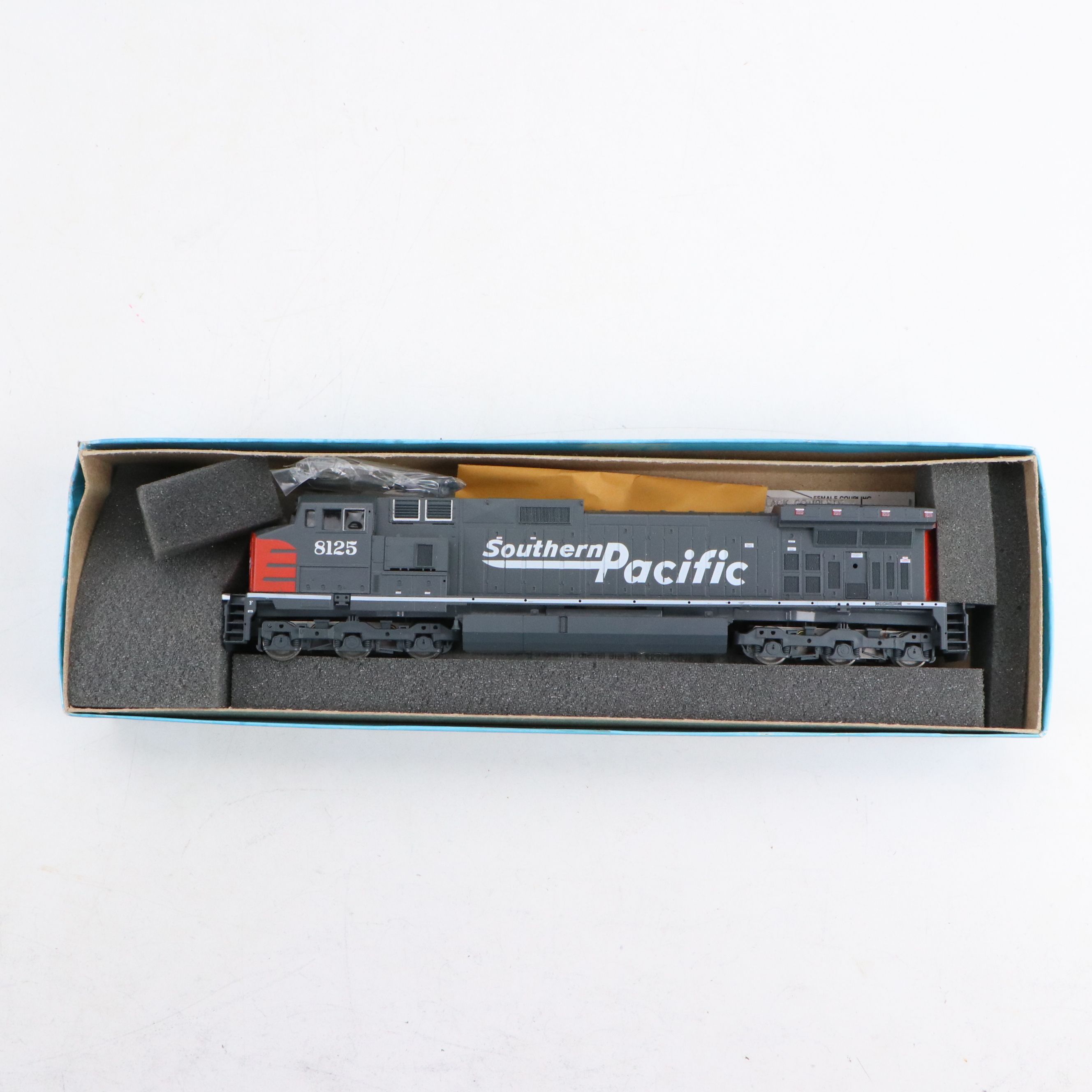 Athearn HO Scale Southern Pacific Diesel Locomotives with Flat and Box Cars