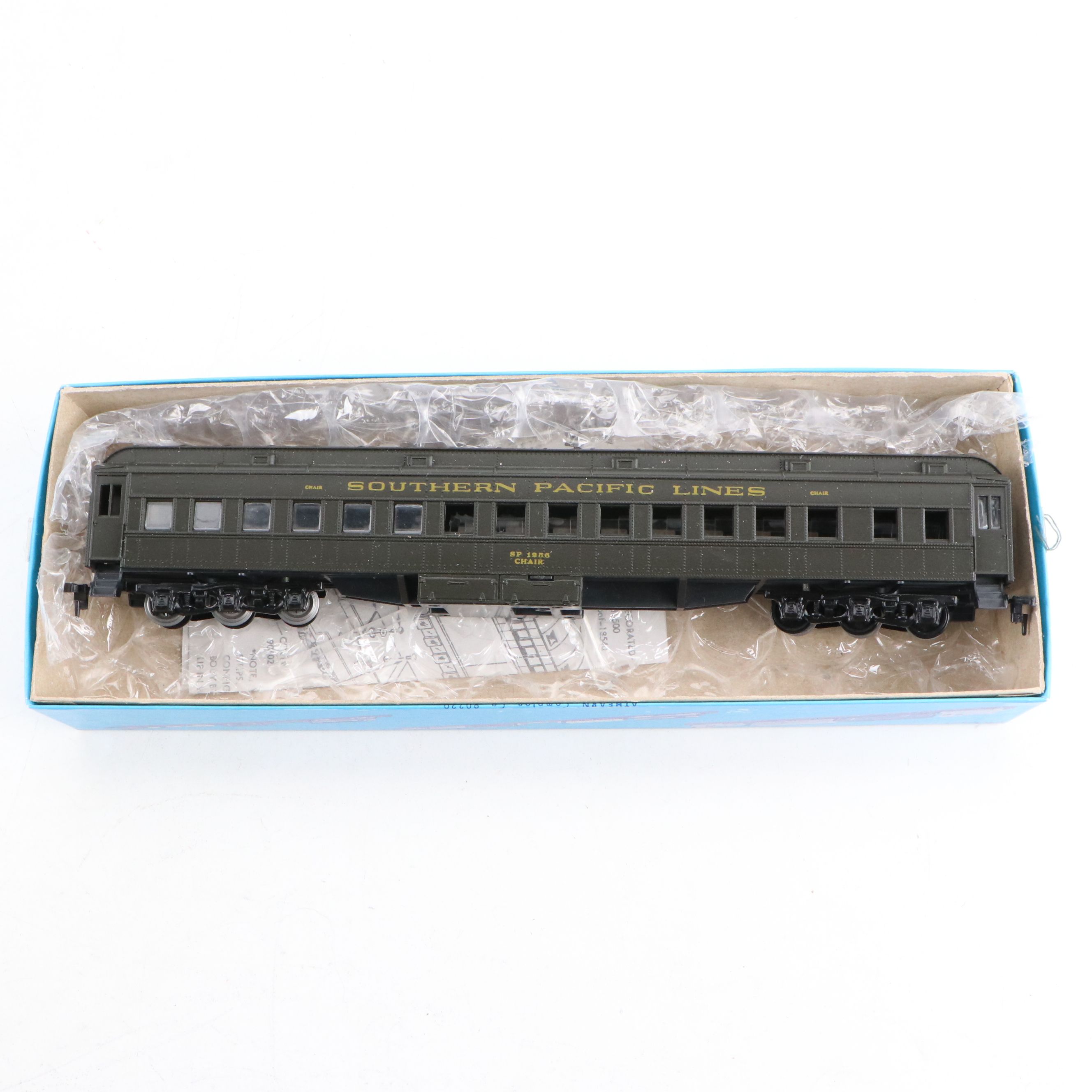 Athearn HO Scale Southern Pacific Diesel Locomotives with Flat and Box Cars