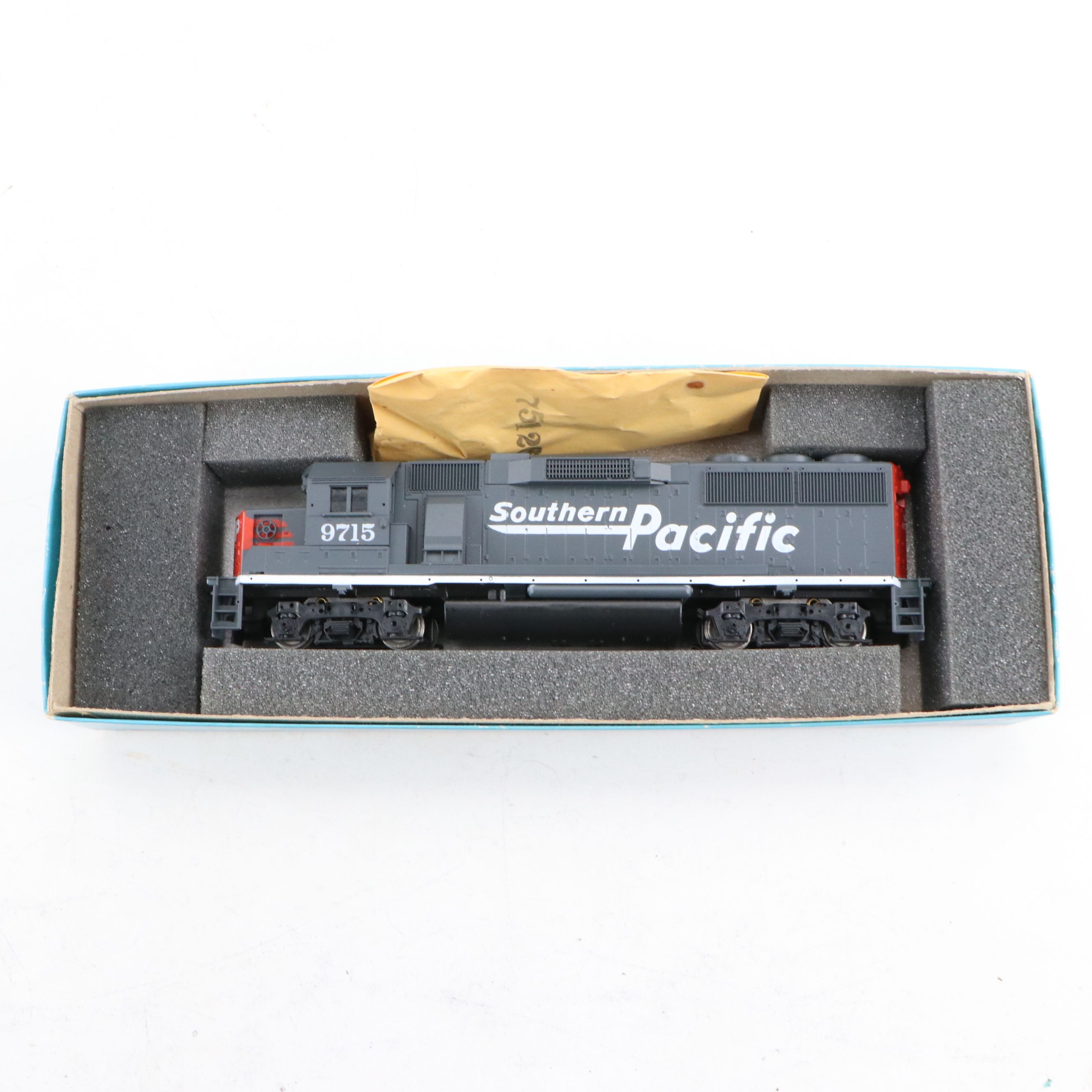 Athearn HO Scale Southern Pacific Diesel Locomotives with Flat and Box Cars