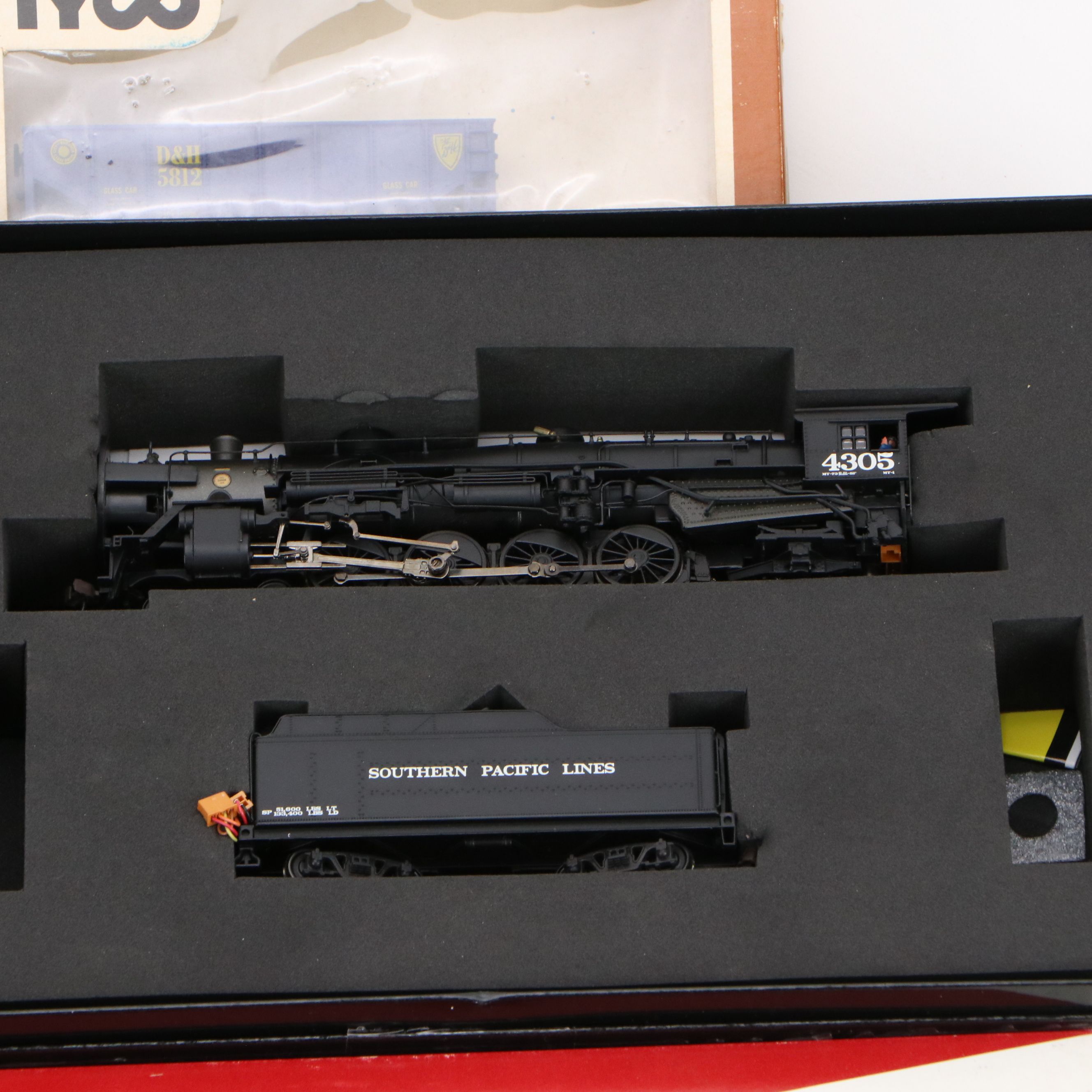 Spectrum  HO Scale Southern Pacific Steam Locomotive with Other Model Trains