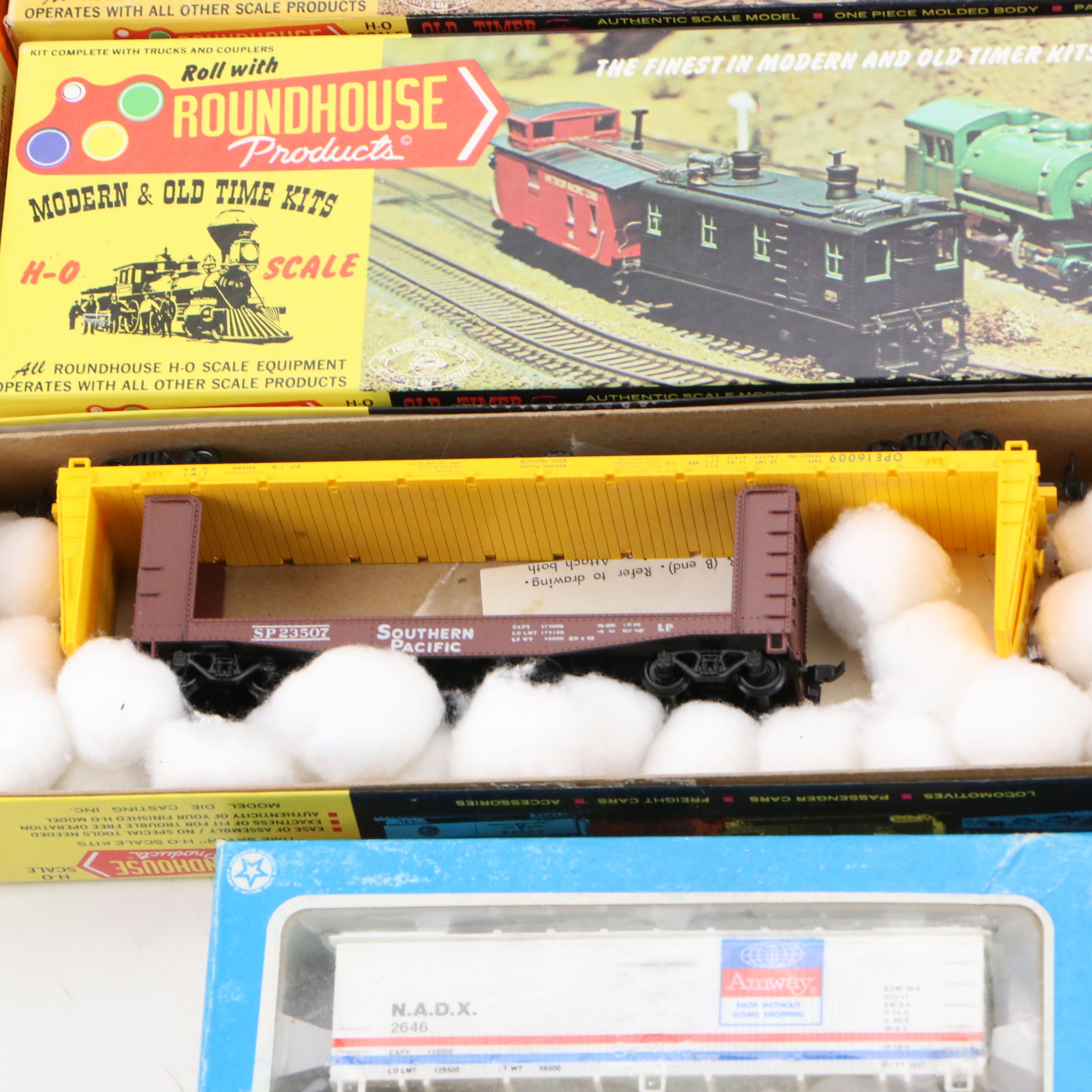 Spectrum  HO Scale Southern Pacific Steam Locomotive with Other Model Trains