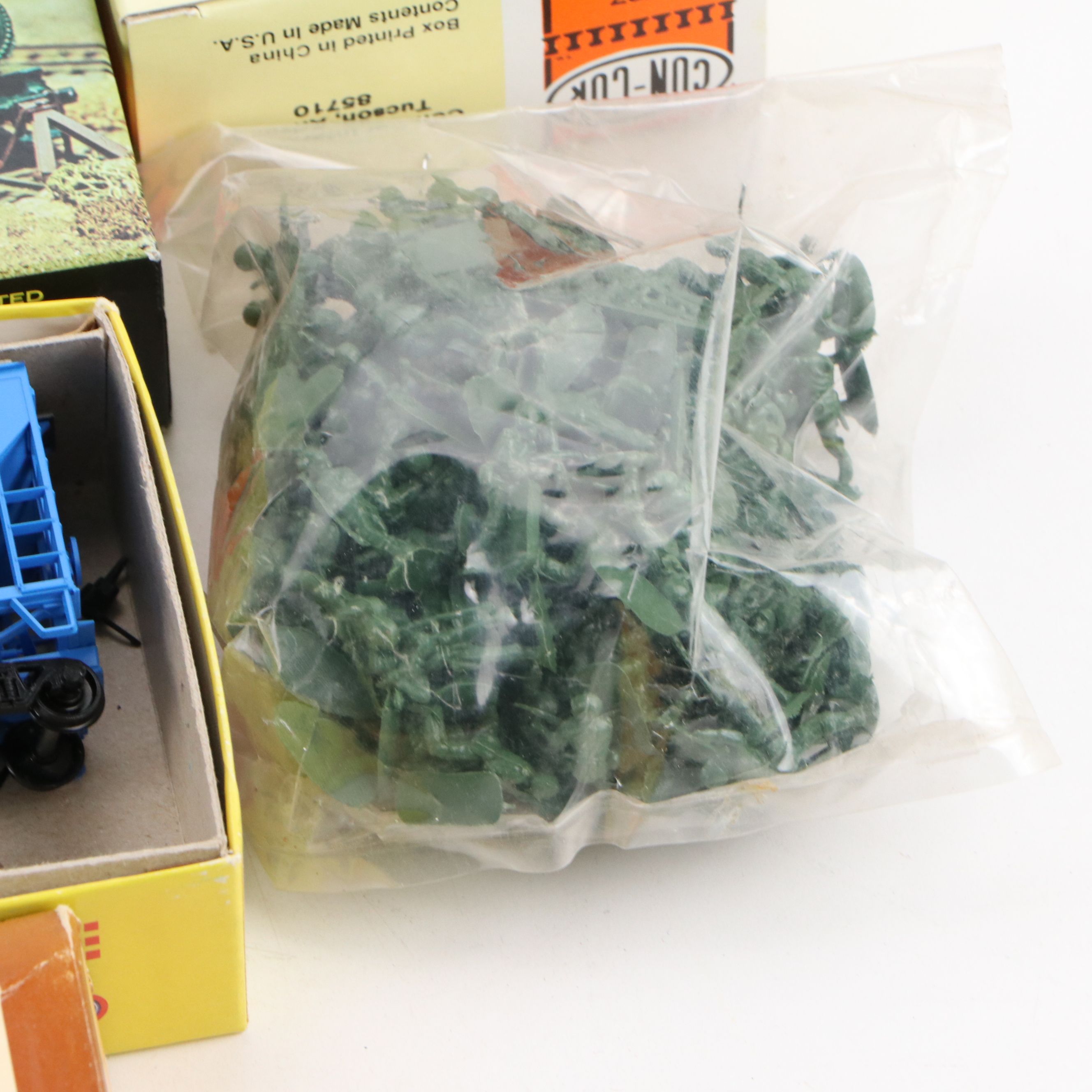 Spectrum  HO Scale Southern Pacific Steam Locomotive with Other Model Trains