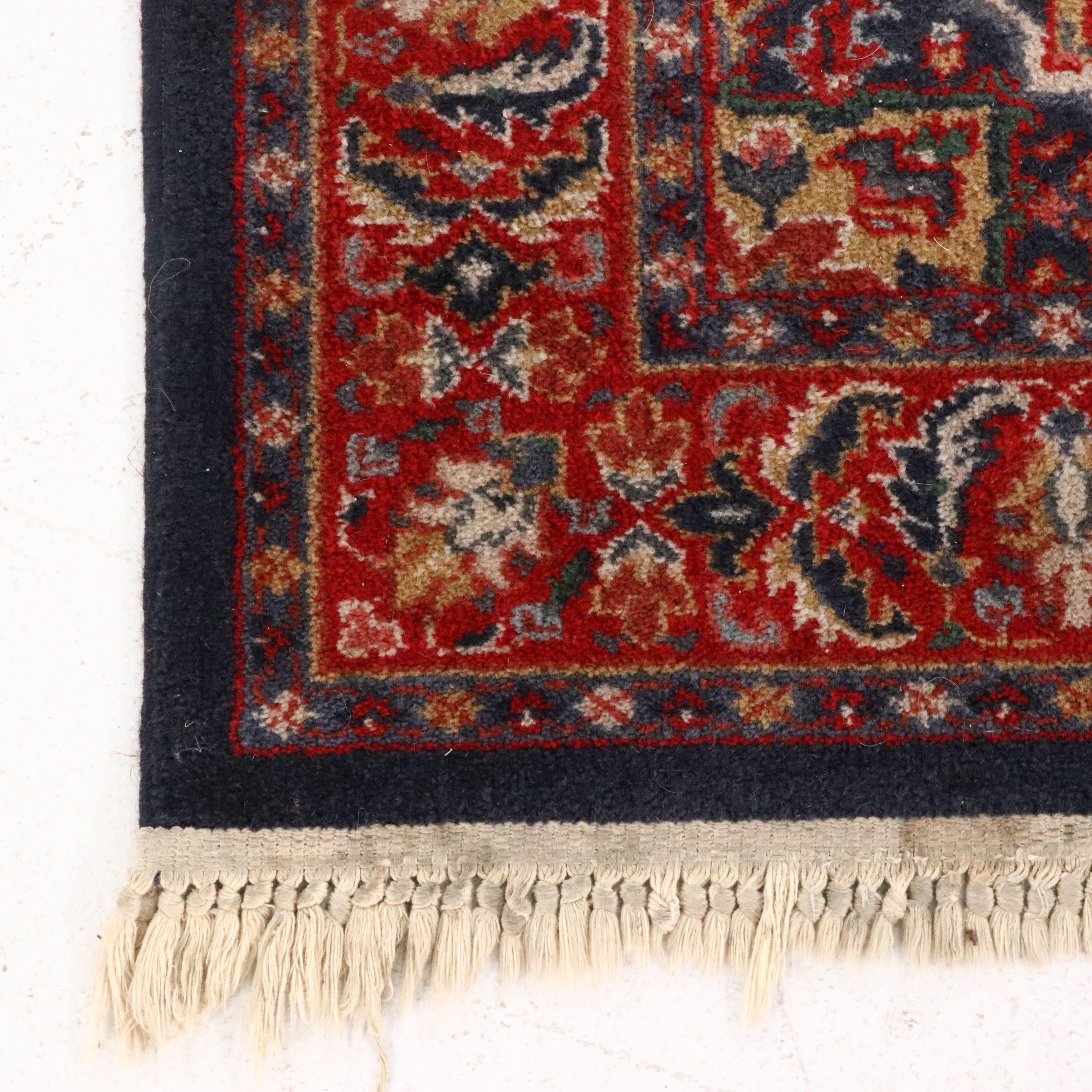 4'5 x 6'9 Machine Made Axminster Collection "Soumakan" Area Rug