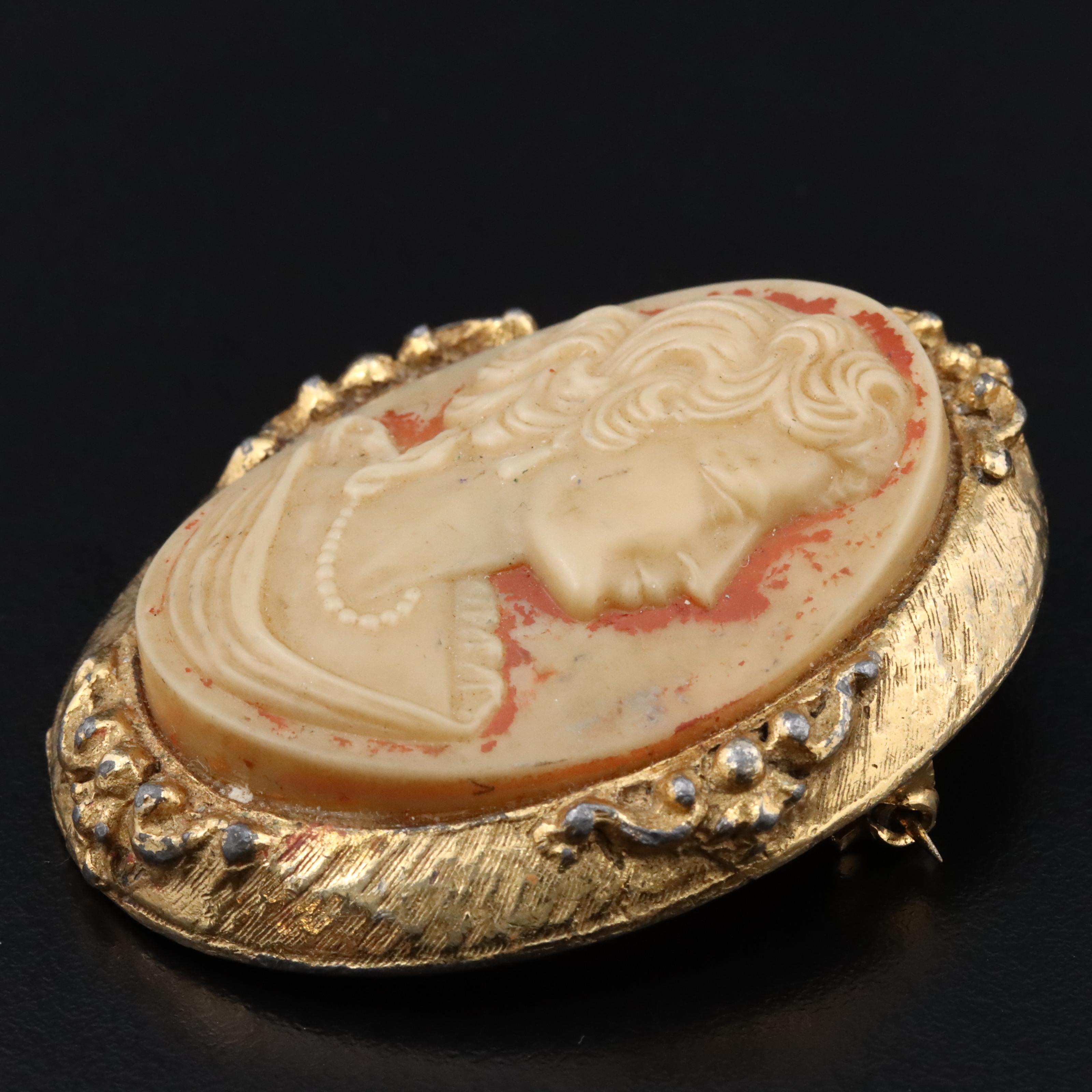 Vintage Cameo Brooch