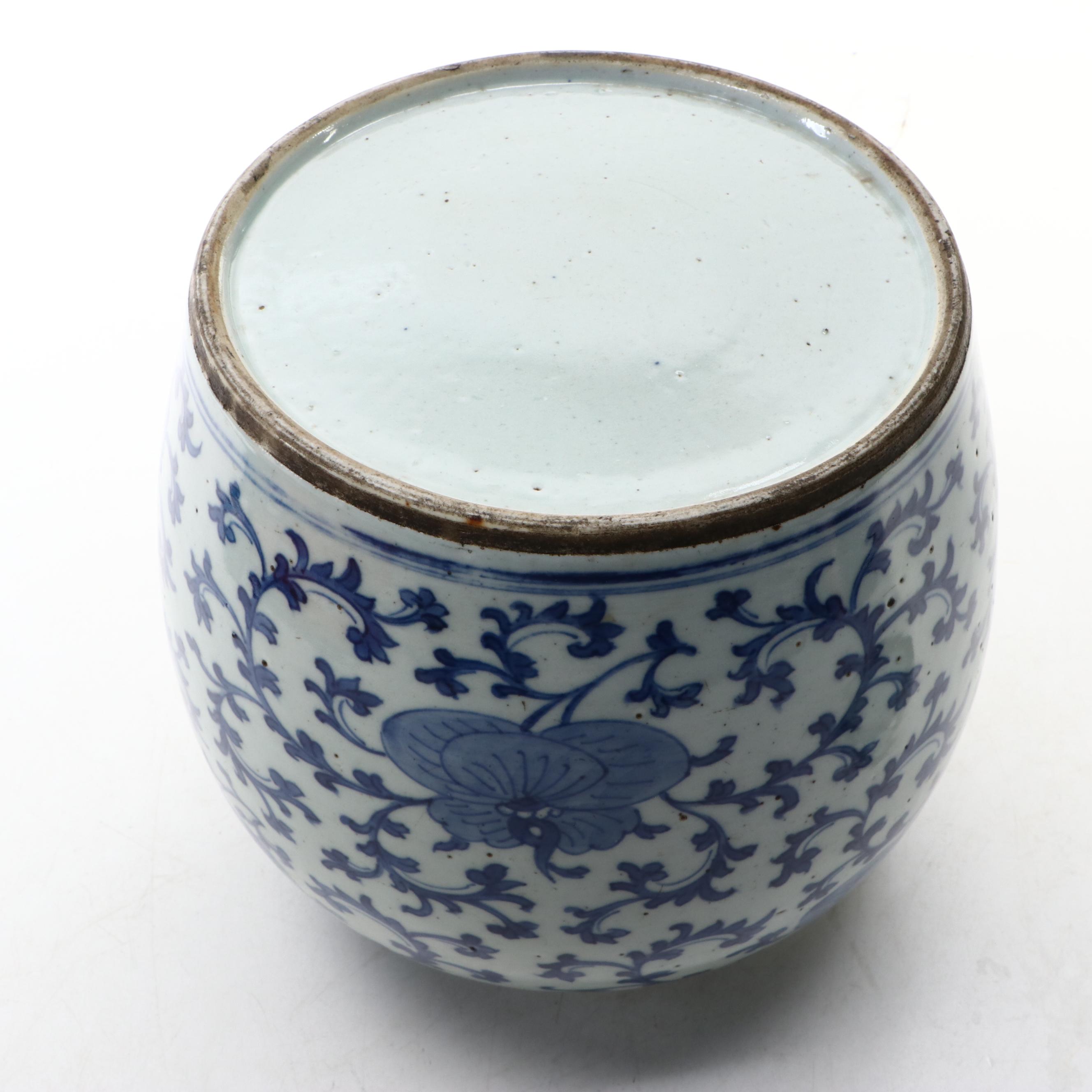 Chinese Ming Dynasty Style Blue and White Porcelain Ginger Jar