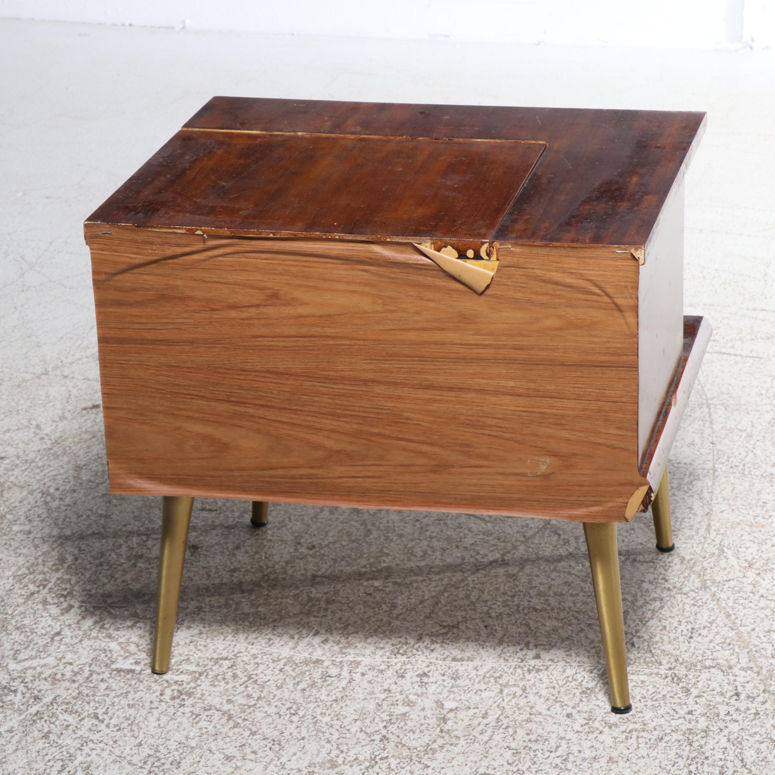 Mid Century Modern Walnut Cased Turntable, Mid-20th Century
