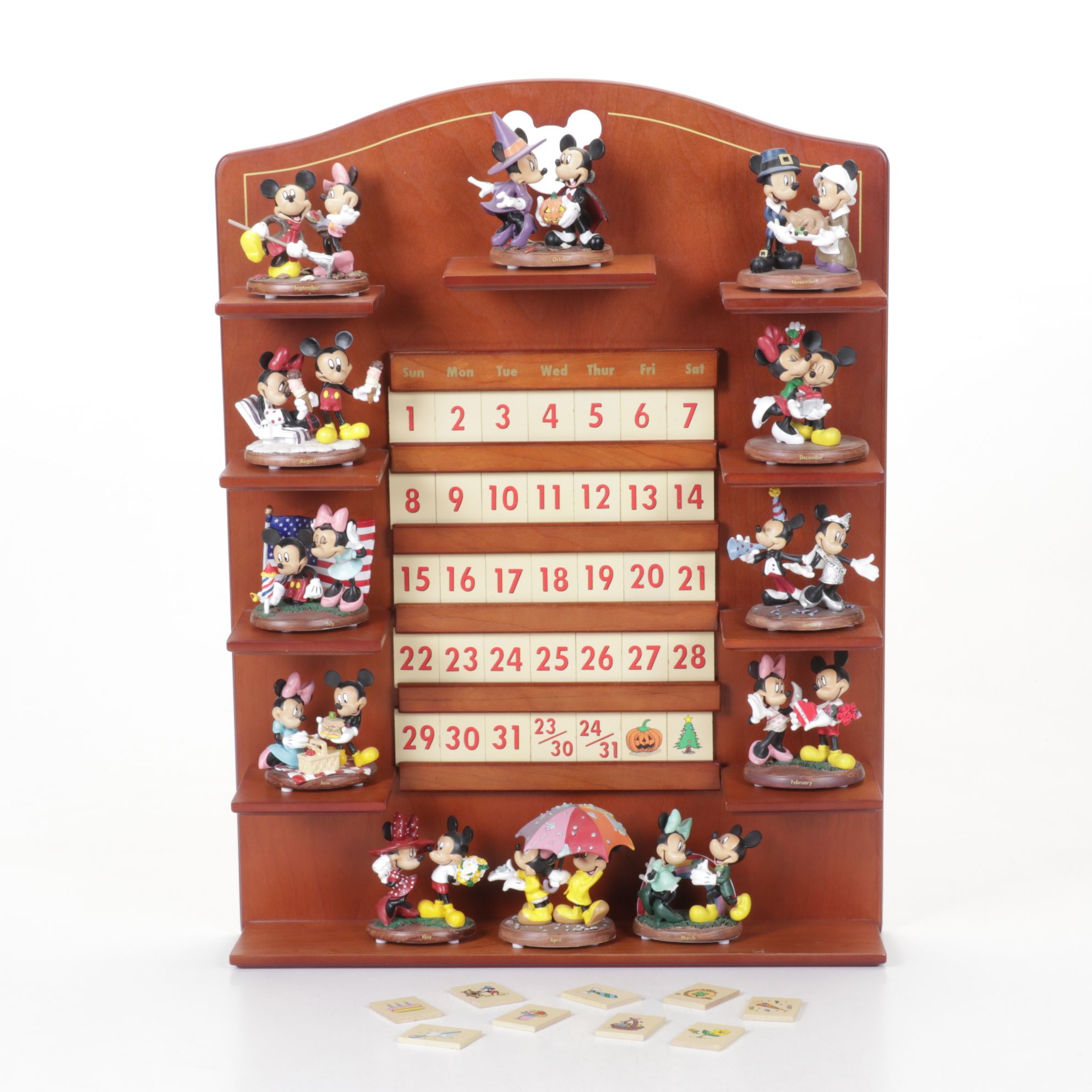 Mickey & Minnie Mouse Perpetual Calendar with Figurines
