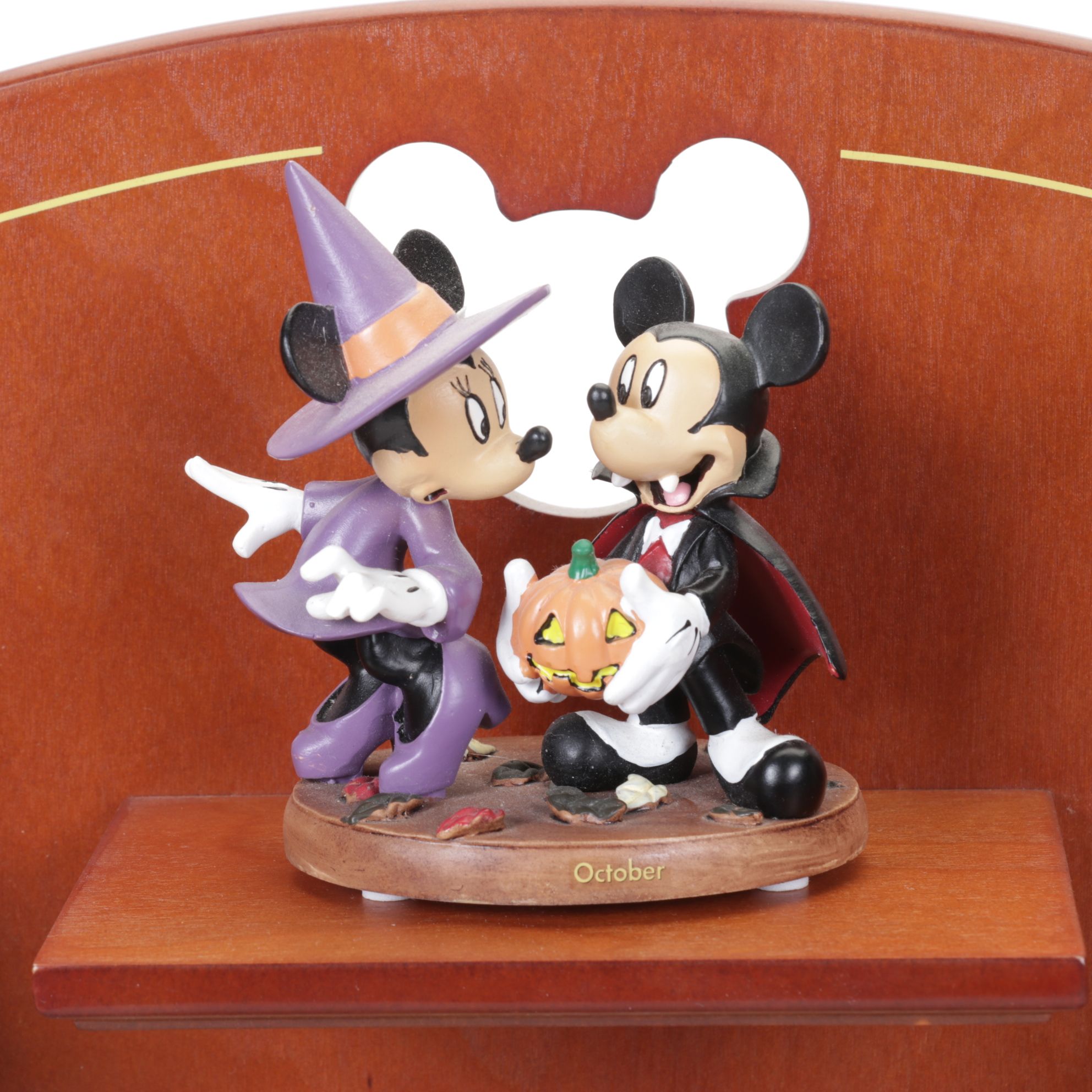 Mickey & Minnie Mouse Perpetual Calendar with Figurines