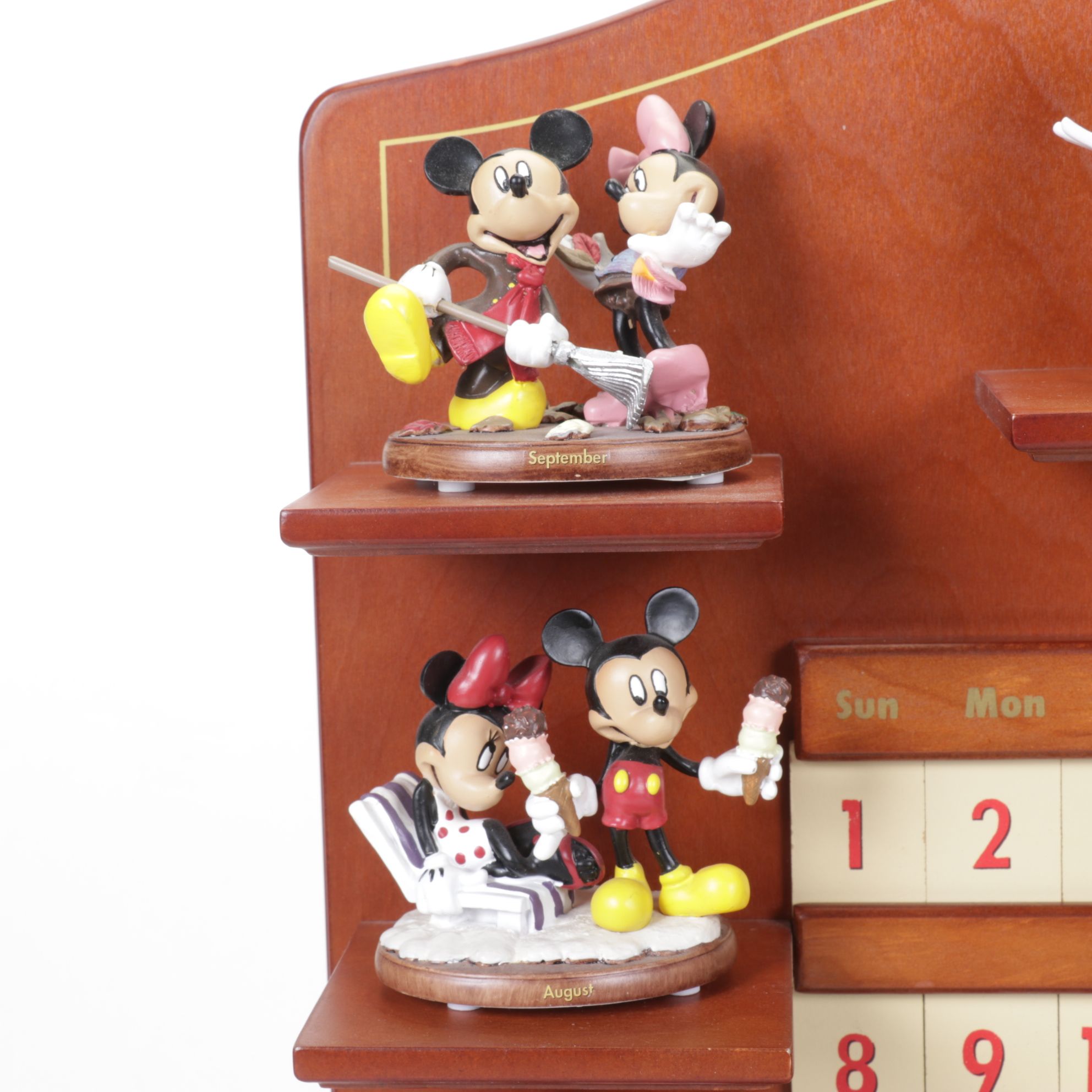 Mickey & Minnie Mouse Perpetual Calendar with Figurines