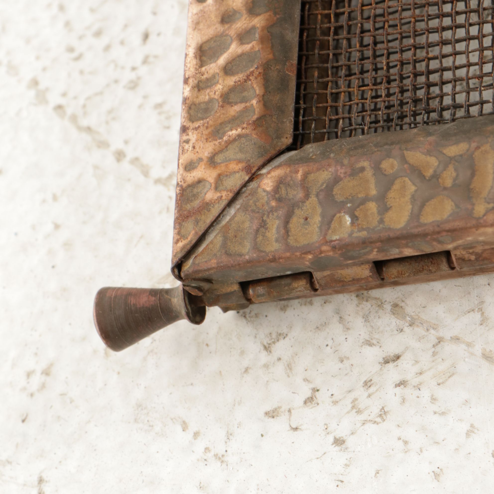 Hammered Brass Tri-Panel Fireplace Screen