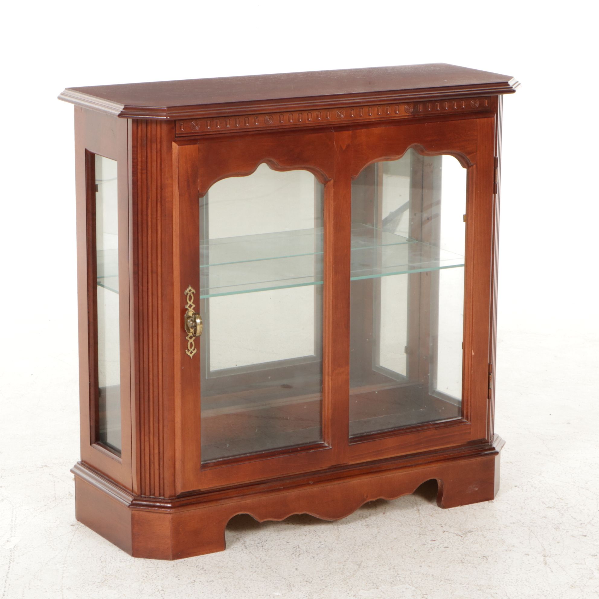 Pulaski Furniture Lighted Display Cabinet