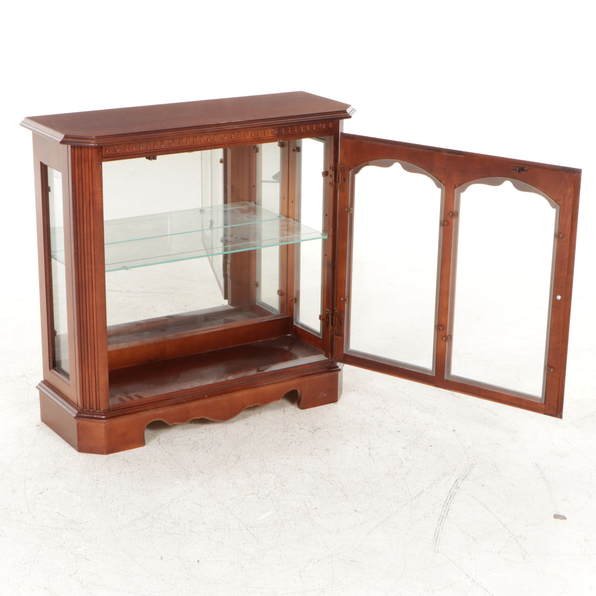 Pulaski Furniture Lighted Display Cabinet