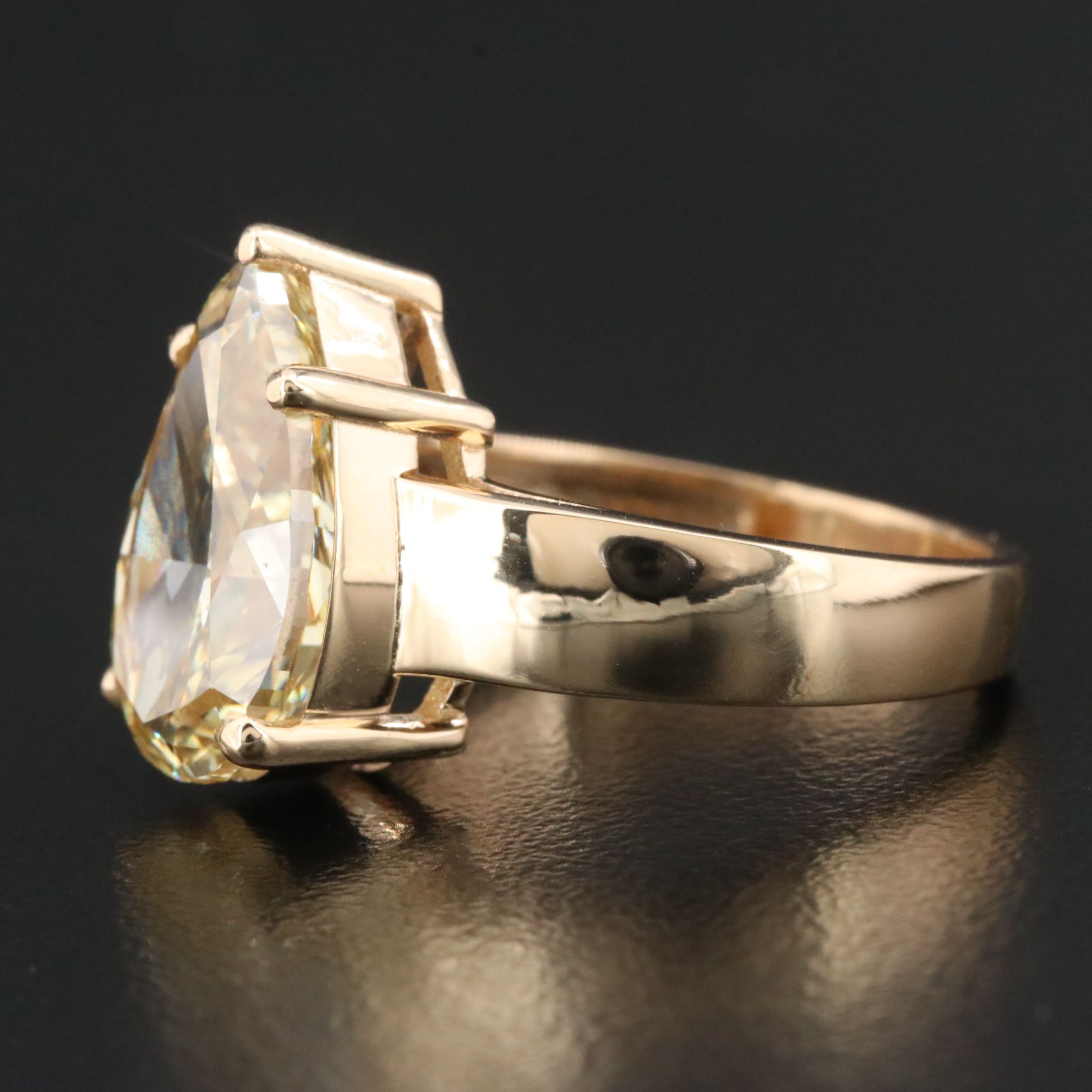 18K 6.02 CT Lab Grown Fancy Yellow Diamond Solitaire Ring with IGI Report